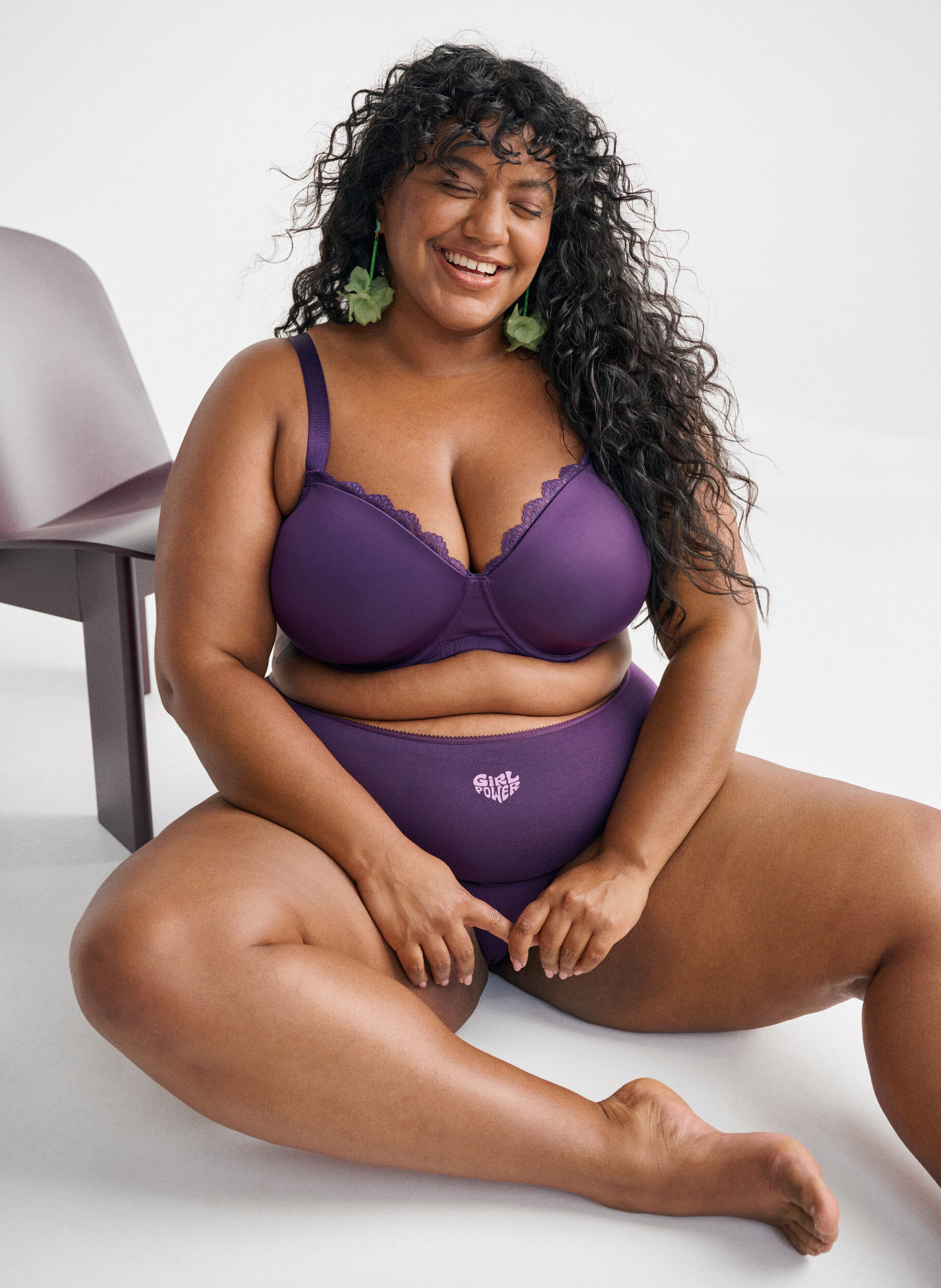 Zizzi Soutien-gorge moul&eacute; avec armatures et d&eacute;tails en dentelle, Violet, Image image number 0
