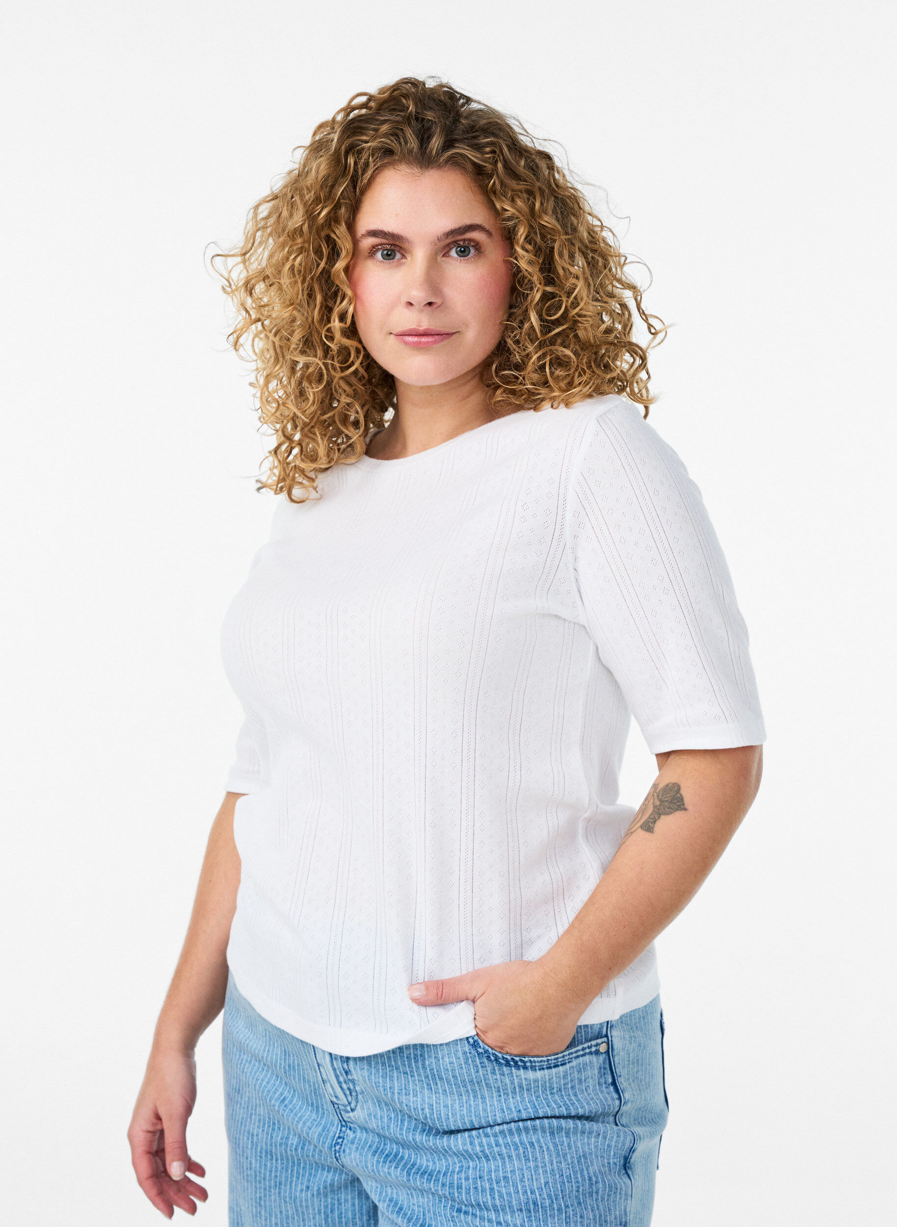 T-shirt en coton avec broderie ajour&eacute;e, Blanc, Model