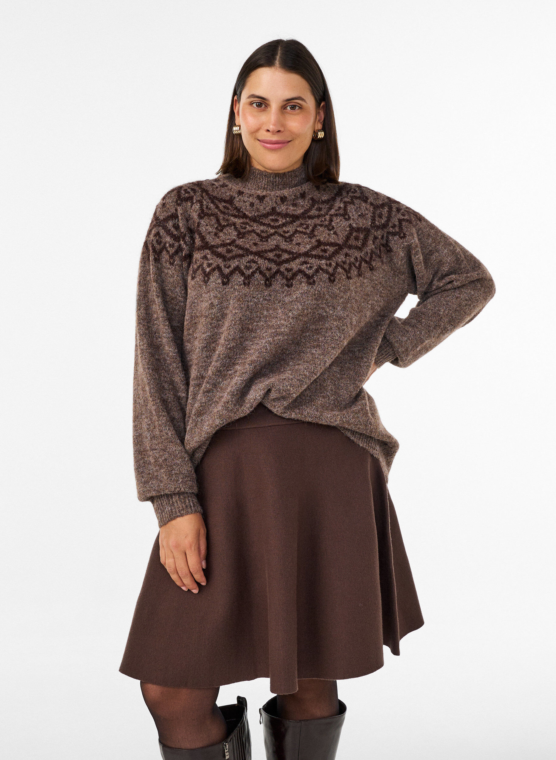 Jupe courte en maille &agrave; coupe &eacute;vas&eacute;e, Marron, Model