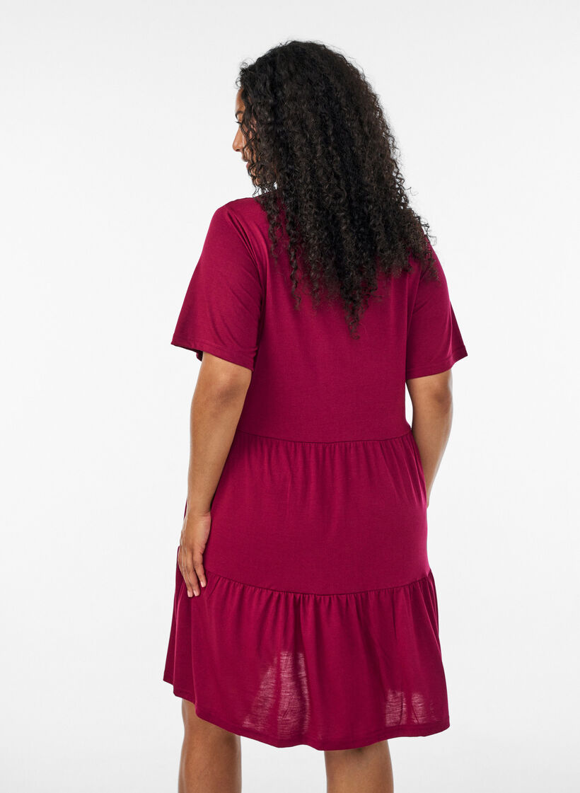 Robe en jersey avec d&eacute;tails en dentelle et jupe superpos&eacute;e, Rouge, Model image number 2