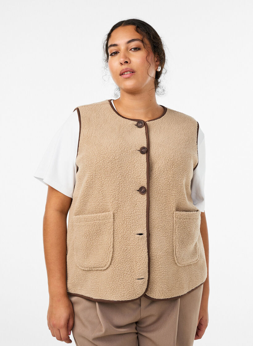 Veste sans manches en teddy avec finitions contrast&eacute;es, Beige, Model image number 0
