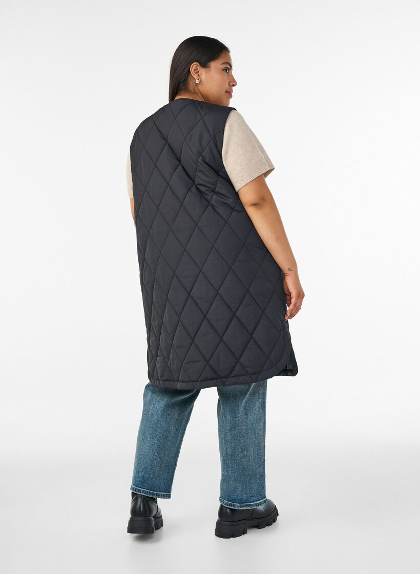 Gilet long matelass&eacute; avec boutons-pression, Noir, Model image number 2