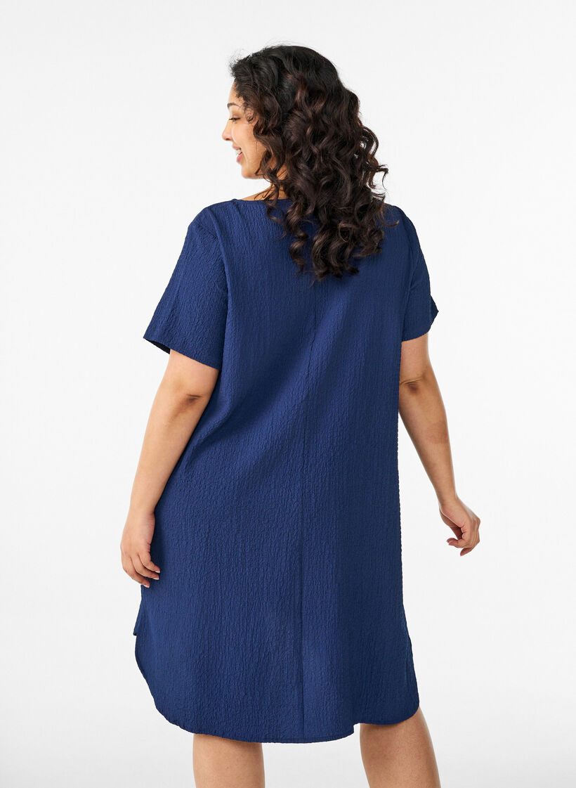 Robe courte avec texture froiss&eacute;e et manches courtes, Bleu, Model image number 2