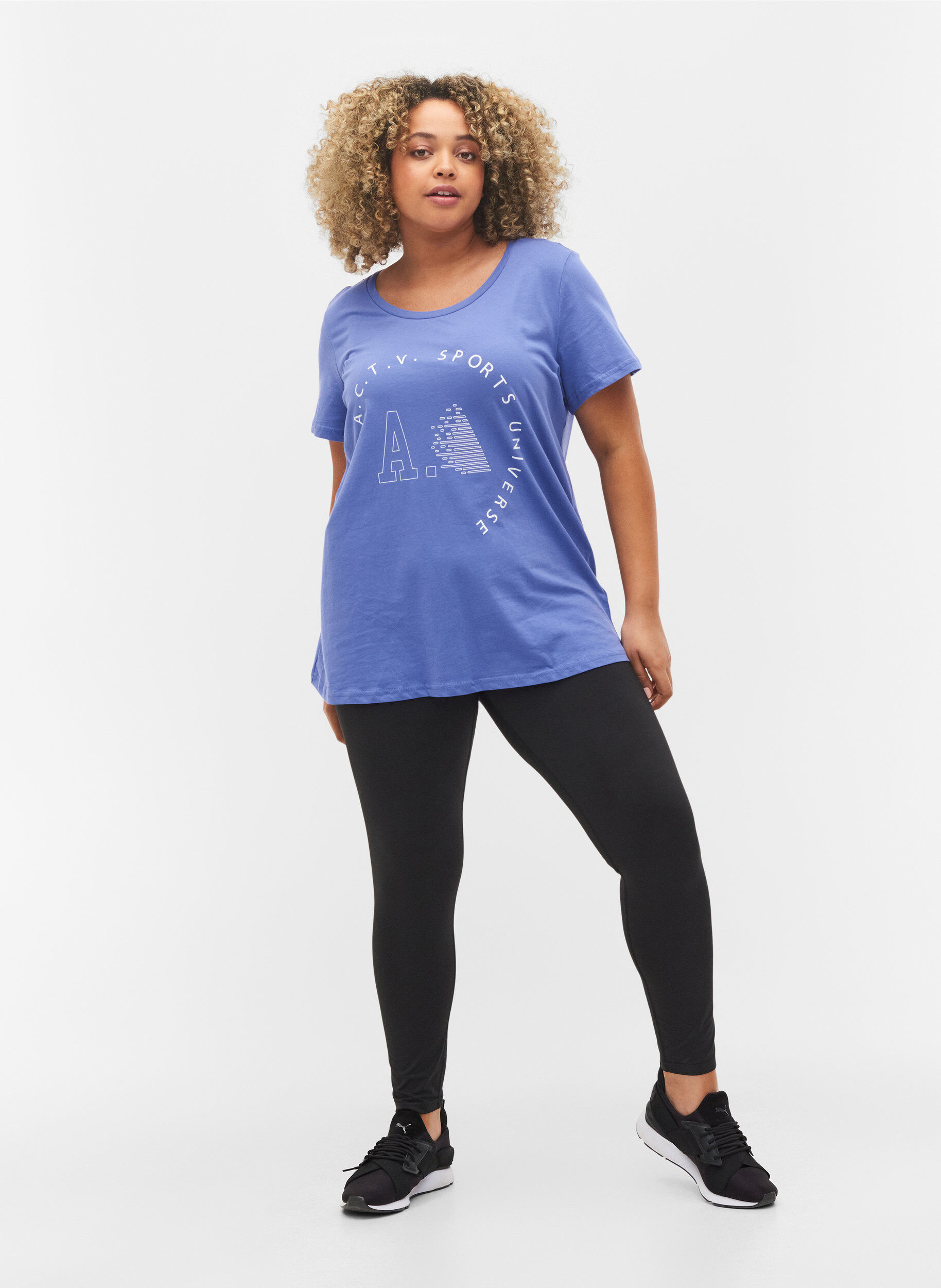 Zizzi T-shirt de sport avec imprim&eacute;, Very Peri A.C.T.V, Model image number 2