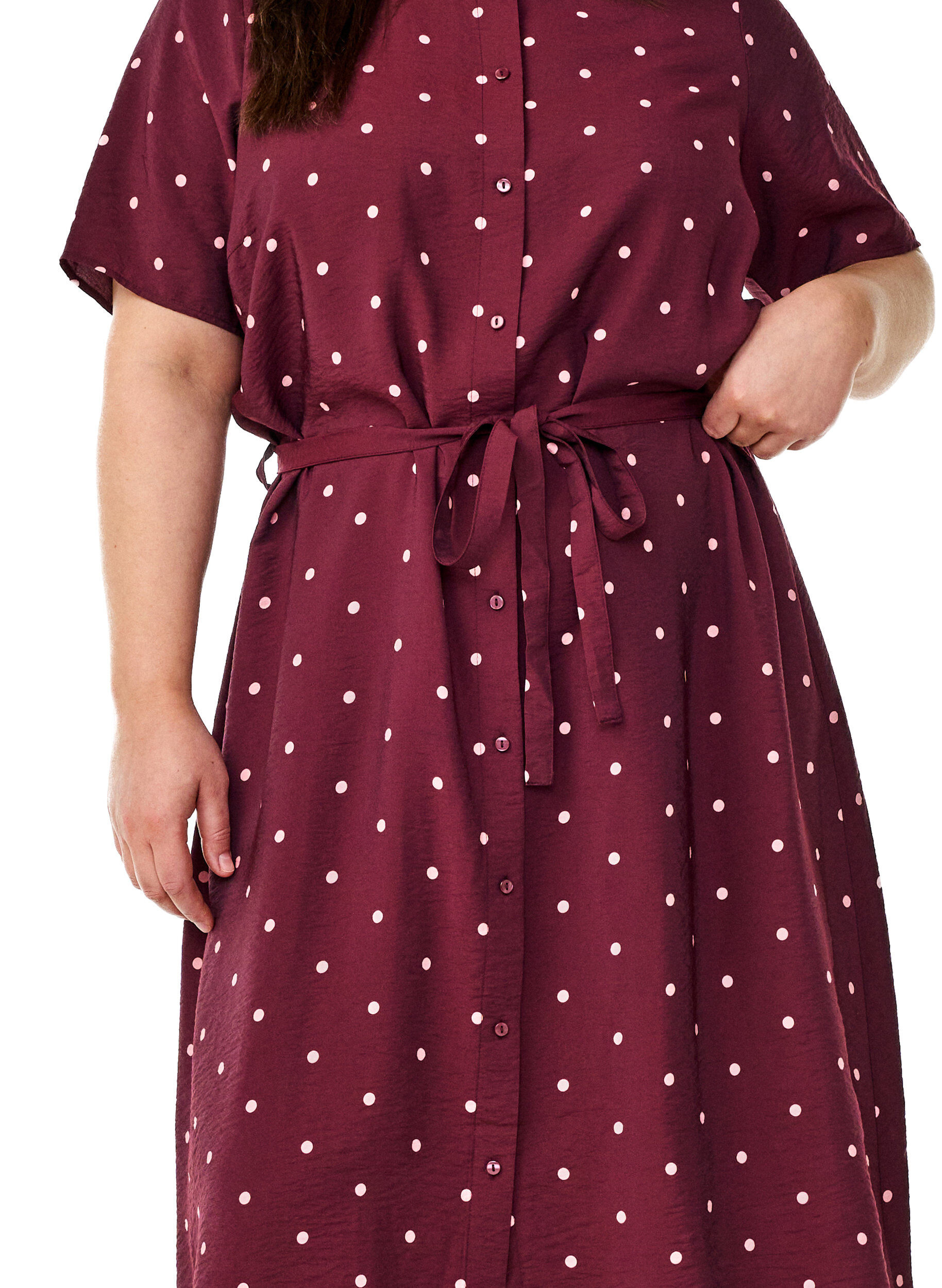 Zizzi Robe chemise mi-longue &agrave; imprim&eacute; &agrave; pois, Bordeaux, Model image number 3