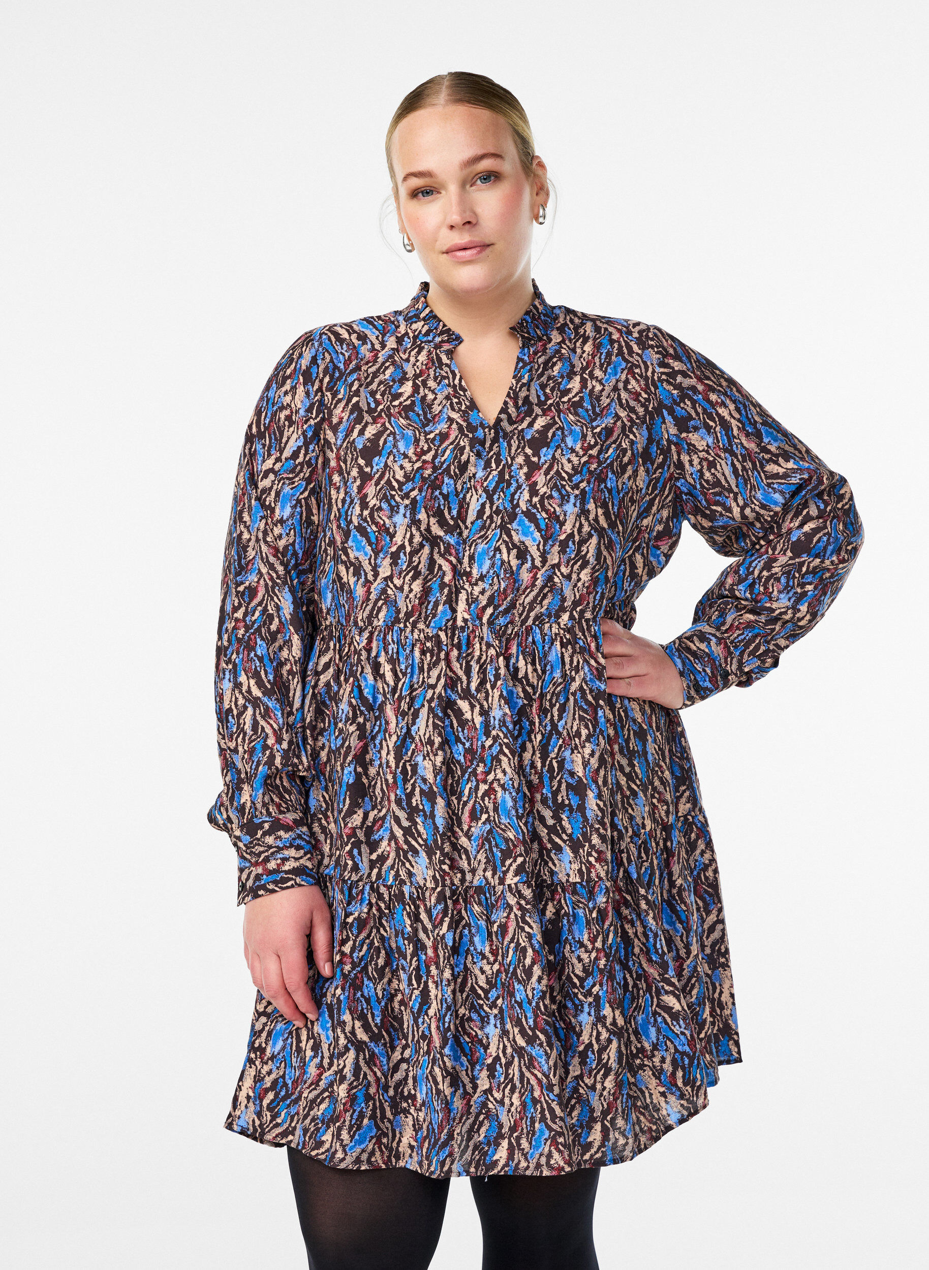 Robe trap&egrave;ze avec col &agrave; volants, Bleu, Model