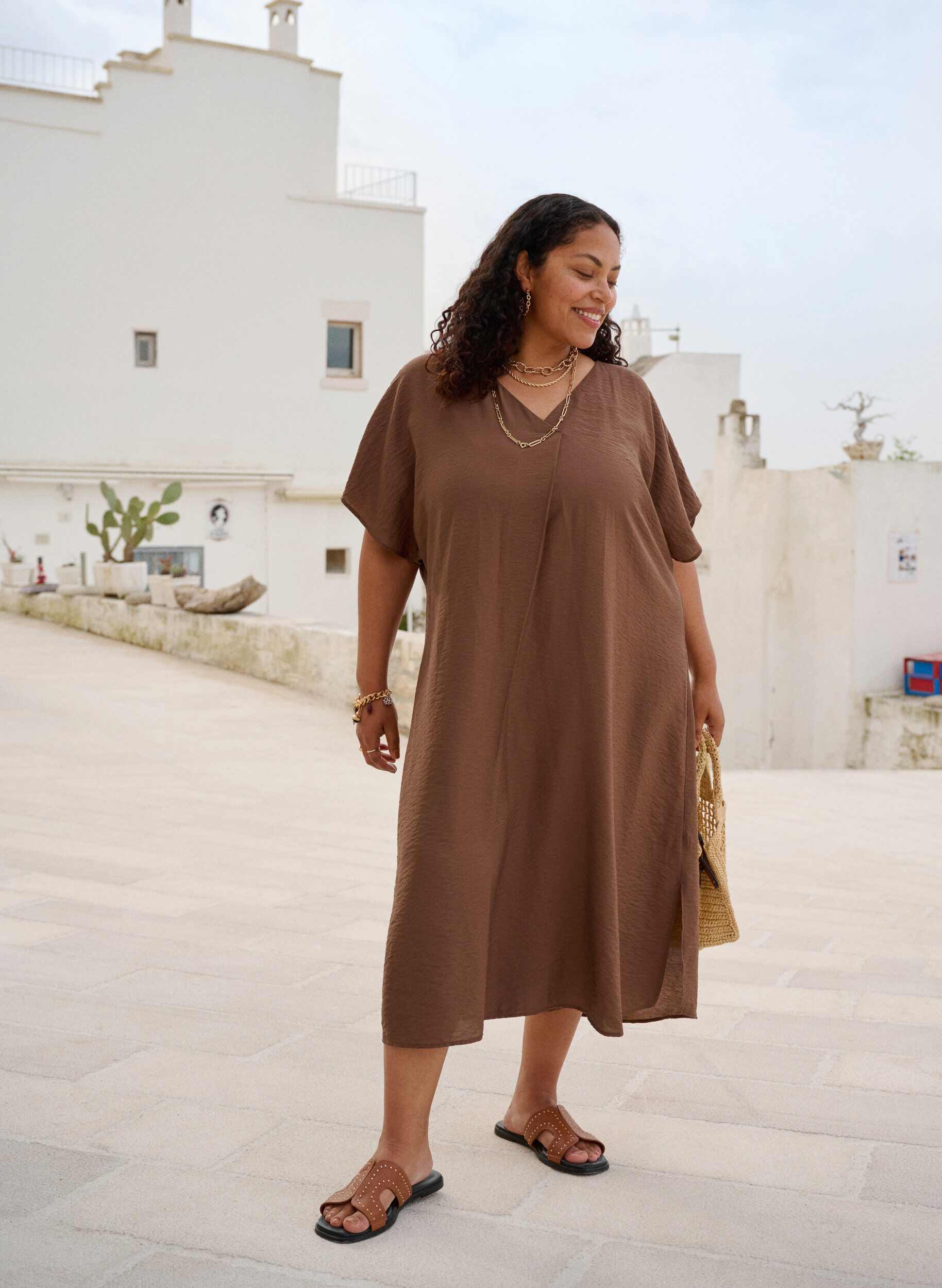 Zizzi Robe &agrave; col en V en viscose, Marron, Image image number 0