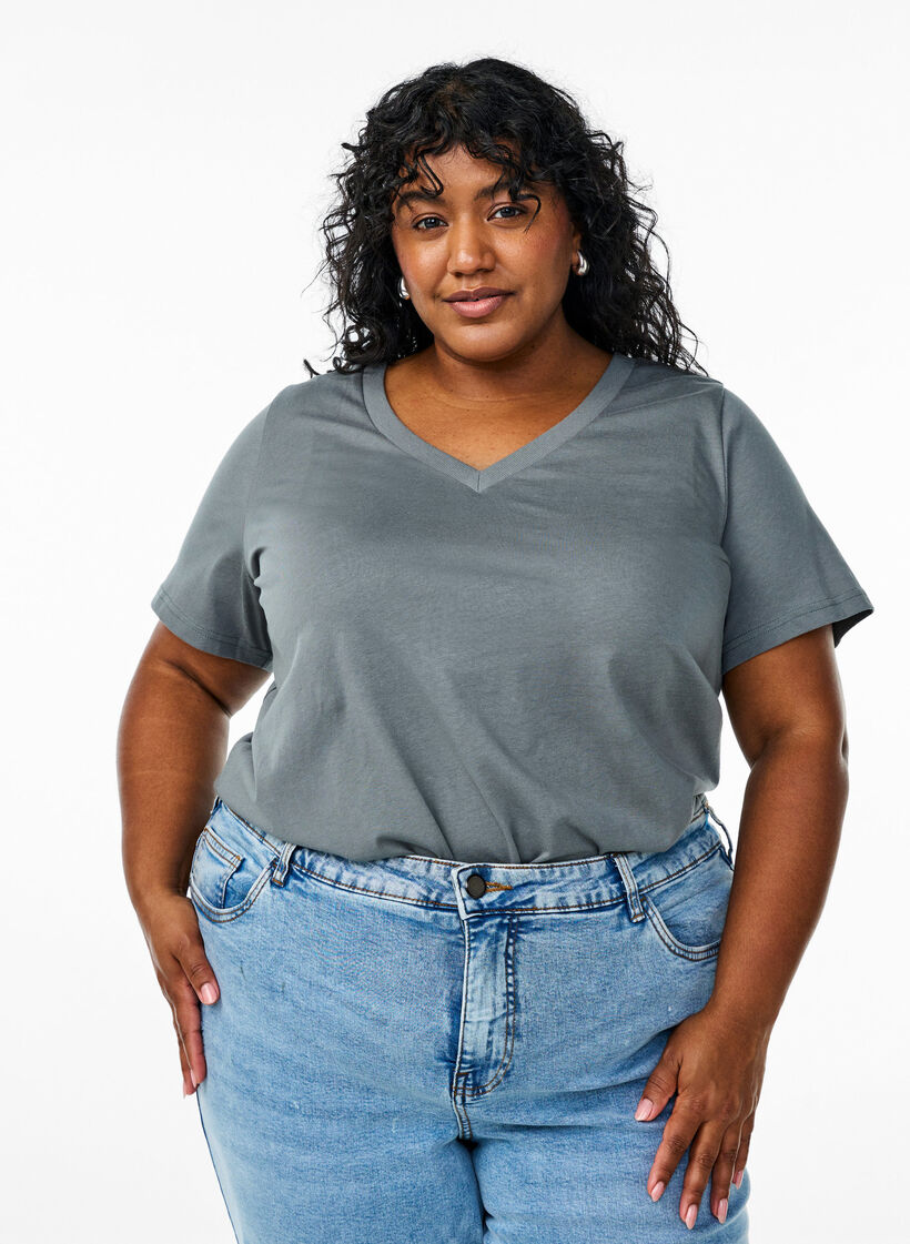 T-shirt en coton simple avec encolure en V, Vert foncé, Model image number 0