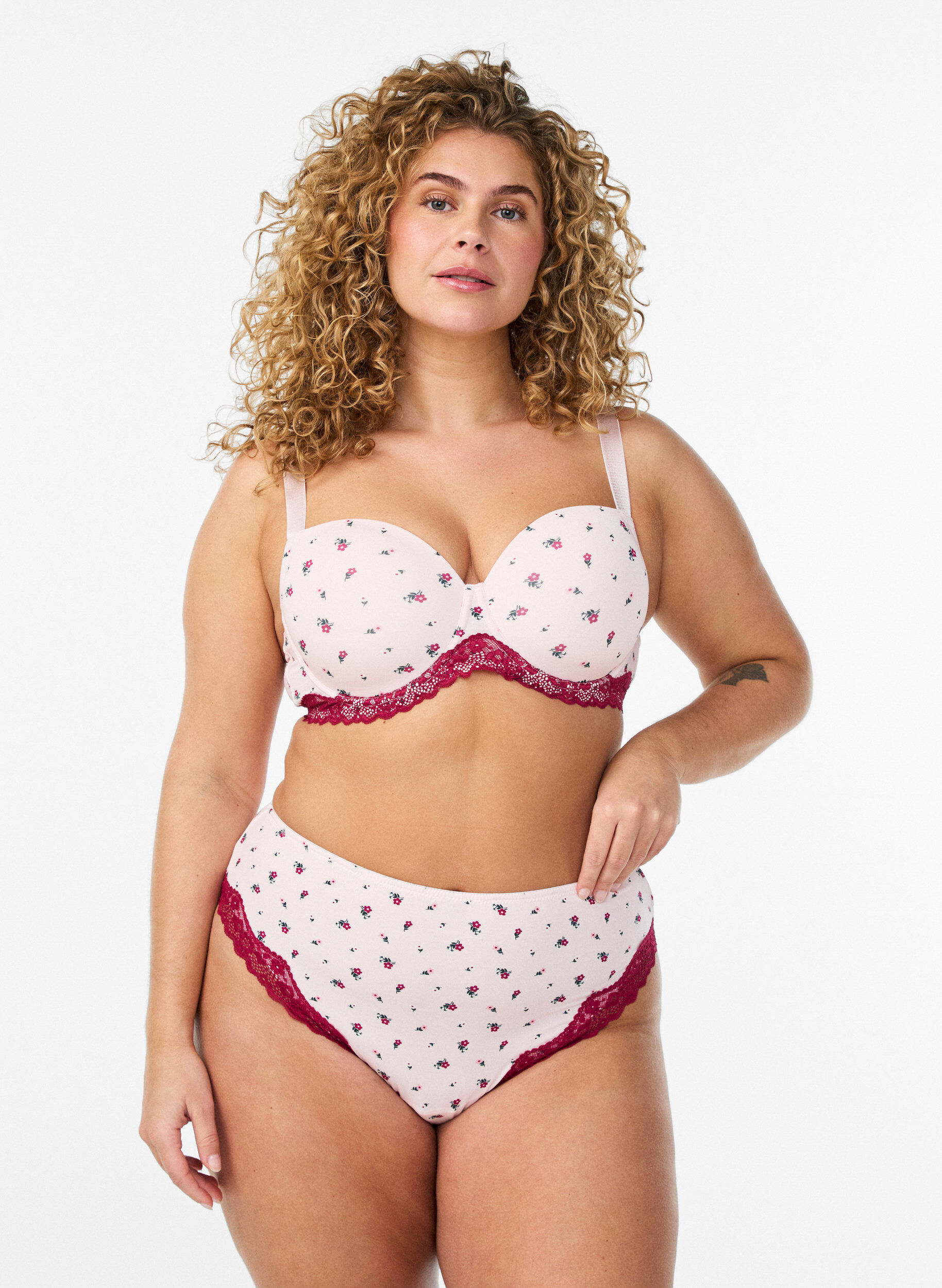 ZizziCulotte br&eacute;silienne avec imprim&eacute; floral et dentelle, Rose, Model image number 0