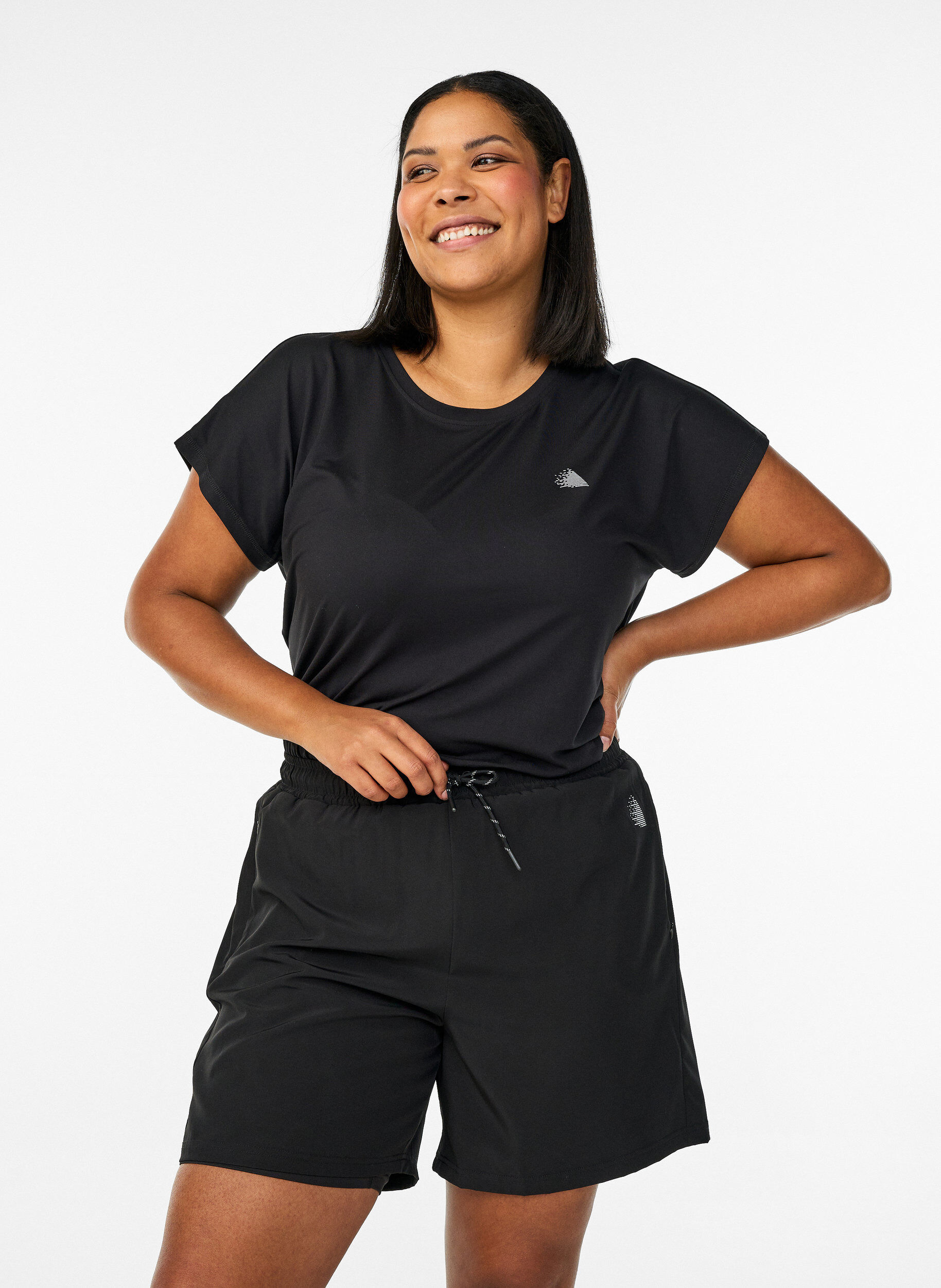 Zizzi Short d&rsquo;entra&icirc;nement avec short int&eacute;rieur et poche t&eacute;l&eacute;phone, Noir, Model image number 0