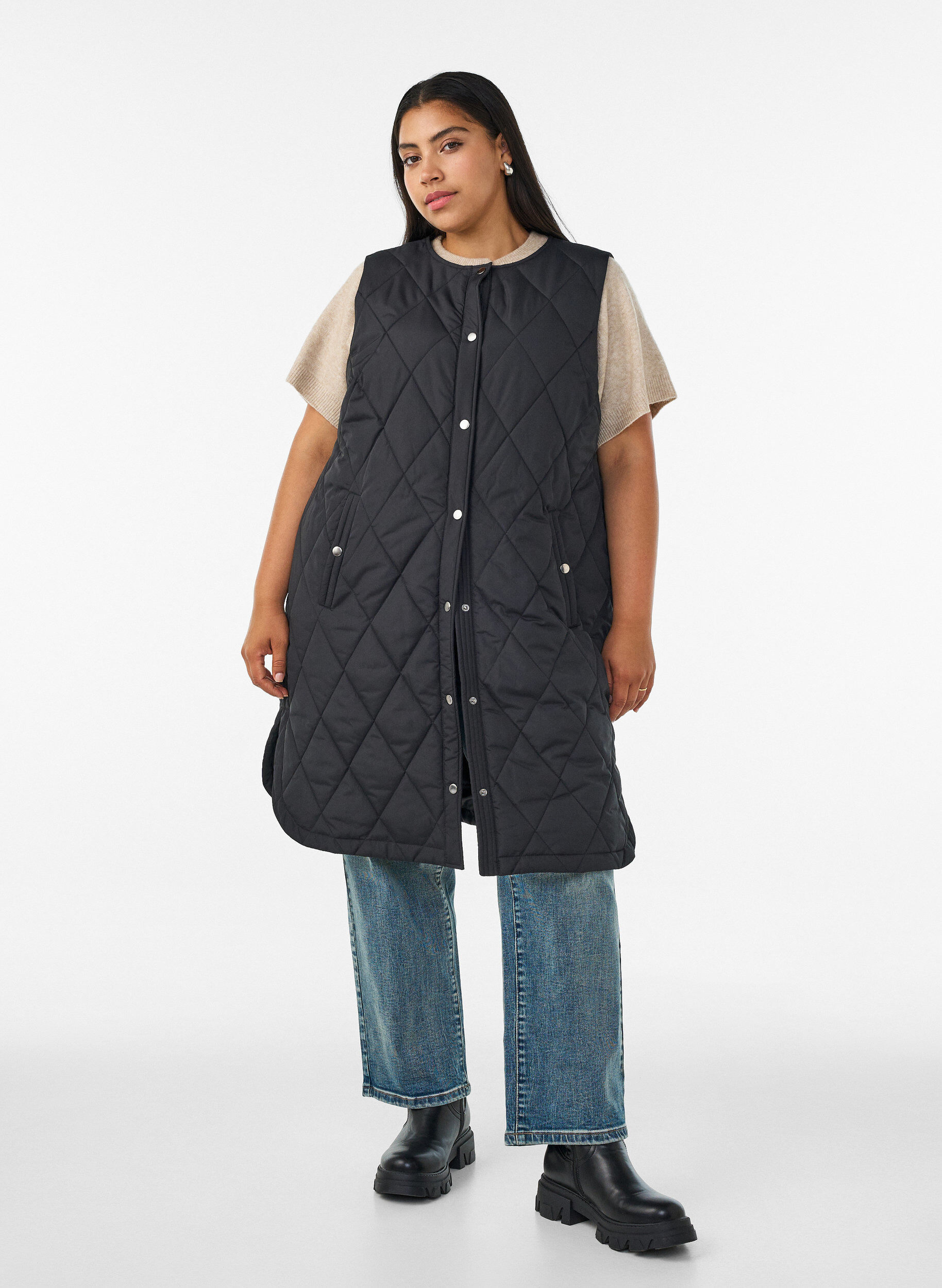 ZizziGilet long matelass&eacute; avec boutons-pression, Noir, Model image number 1