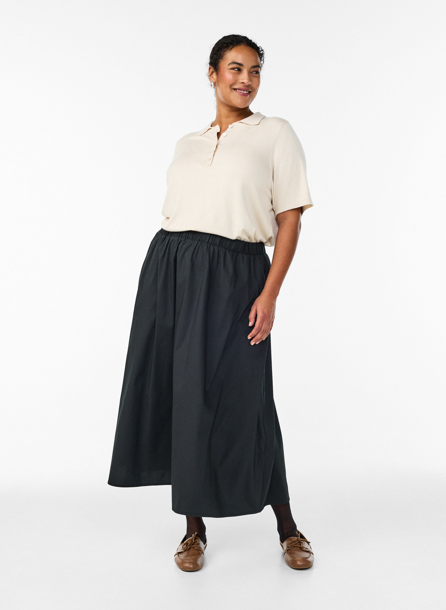 Zizzi Jupe midi avec ceinture &eacute;lastique, Noir, Model image number 1