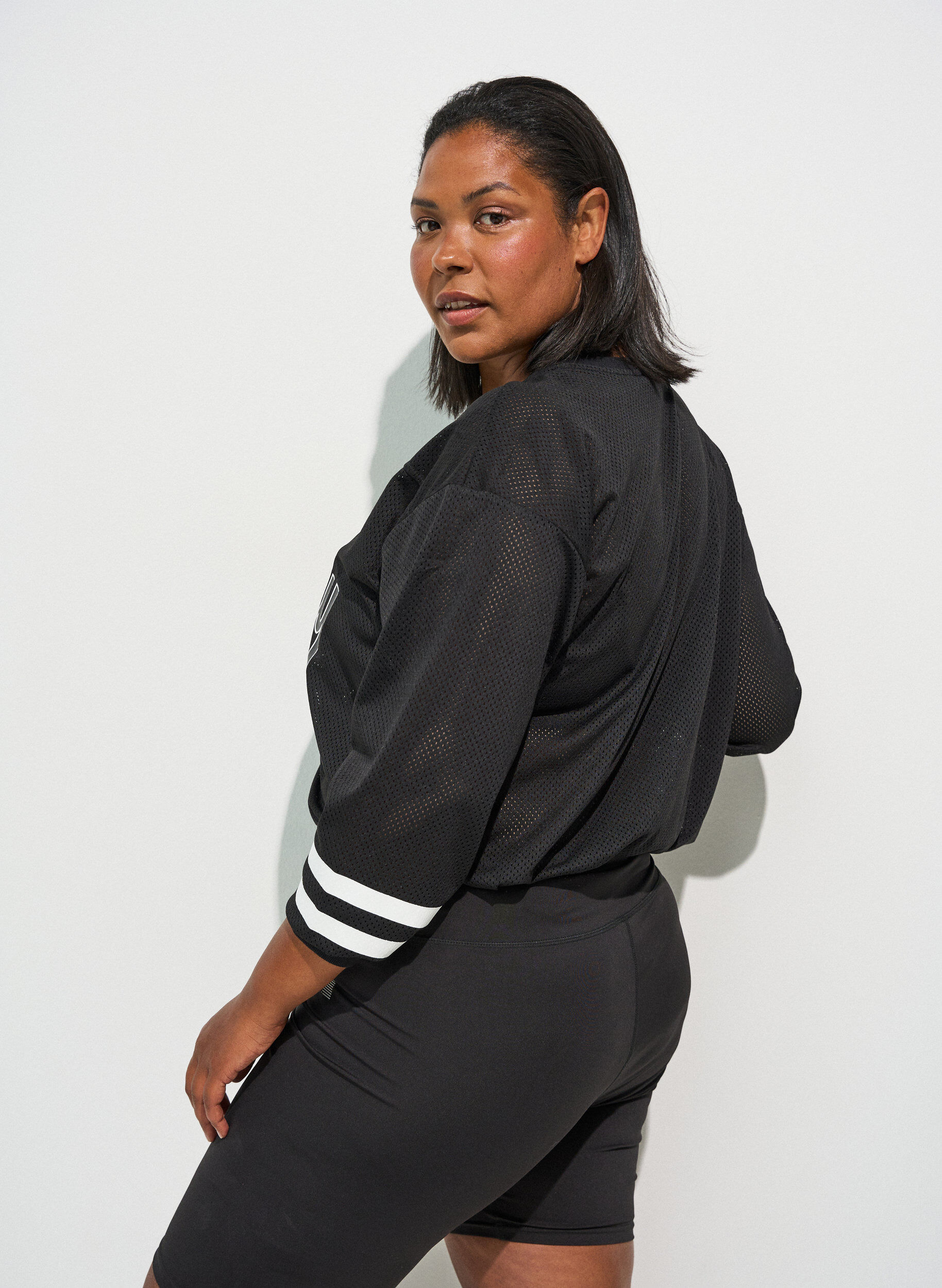 ZizziHaut sportif en maille avec imprim&eacute; texte, Noir, Model image number 2