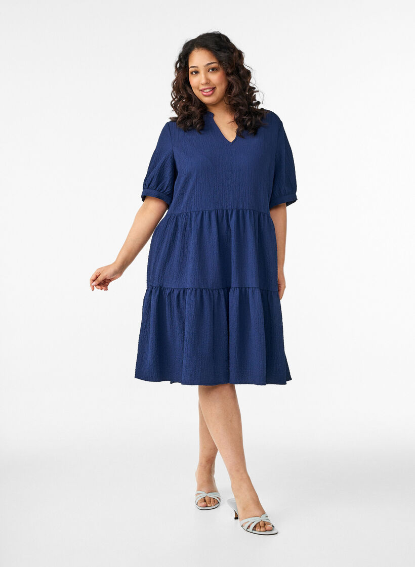 Robe courte &agrave; coupe &eacute;vas&eacute;e, Bleu, Model image number 1