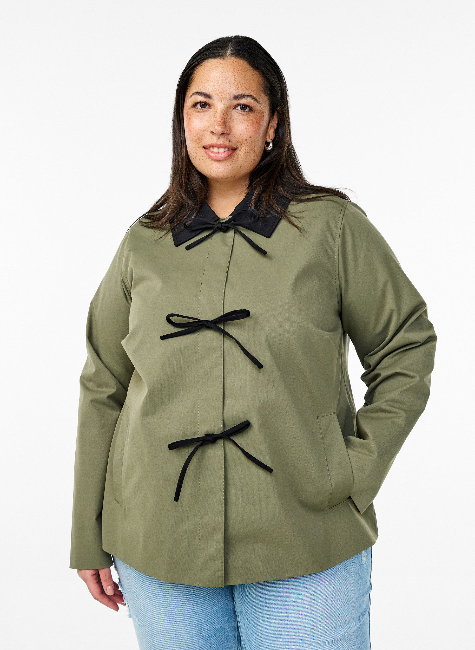Zizzi Veste de printemps avec d&eacute;tails n&oelig;uds, Vert fonc&eacute;, Model image number 0