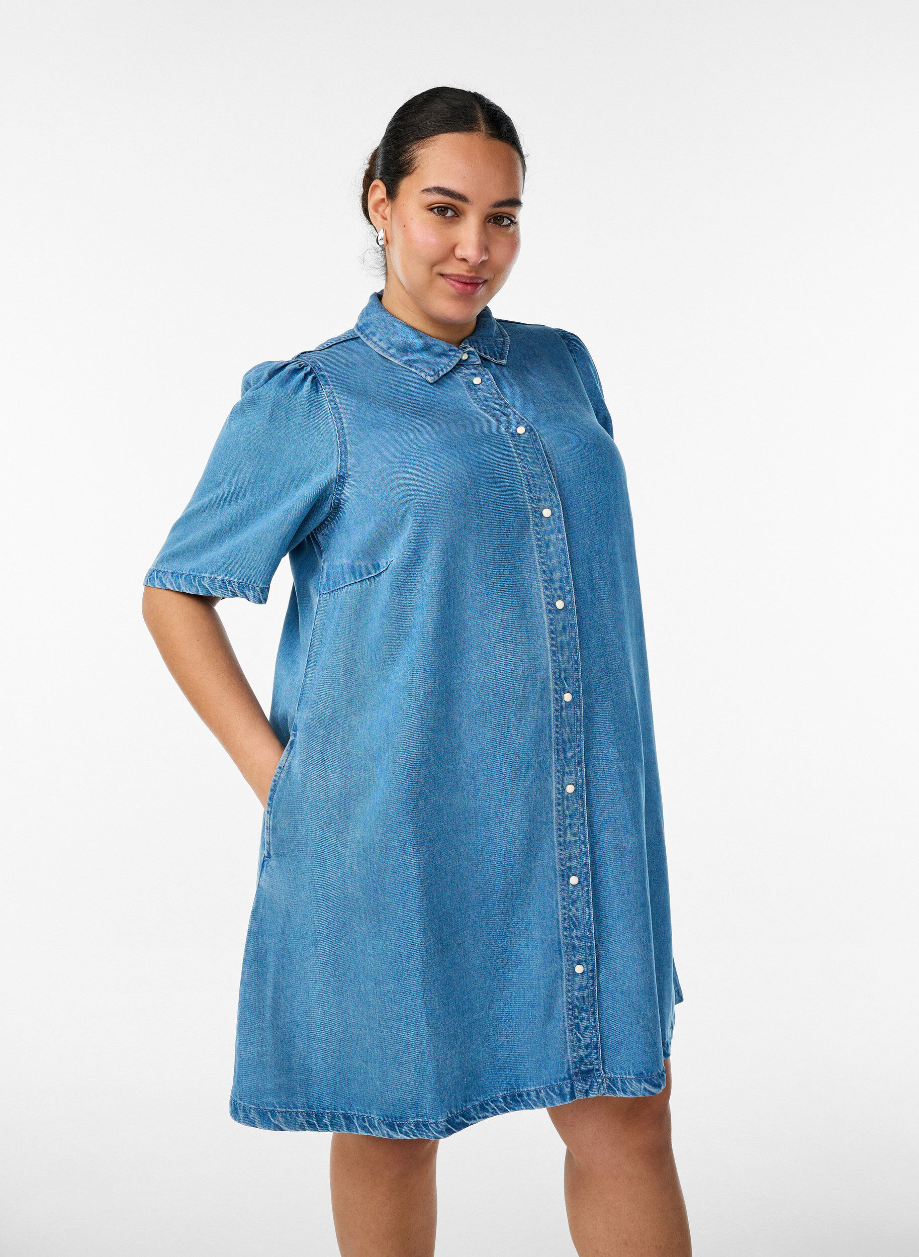 ZizziRobe en jean en lyocell avec boutons et manches courtes, Bleu Clair, Model image number 0