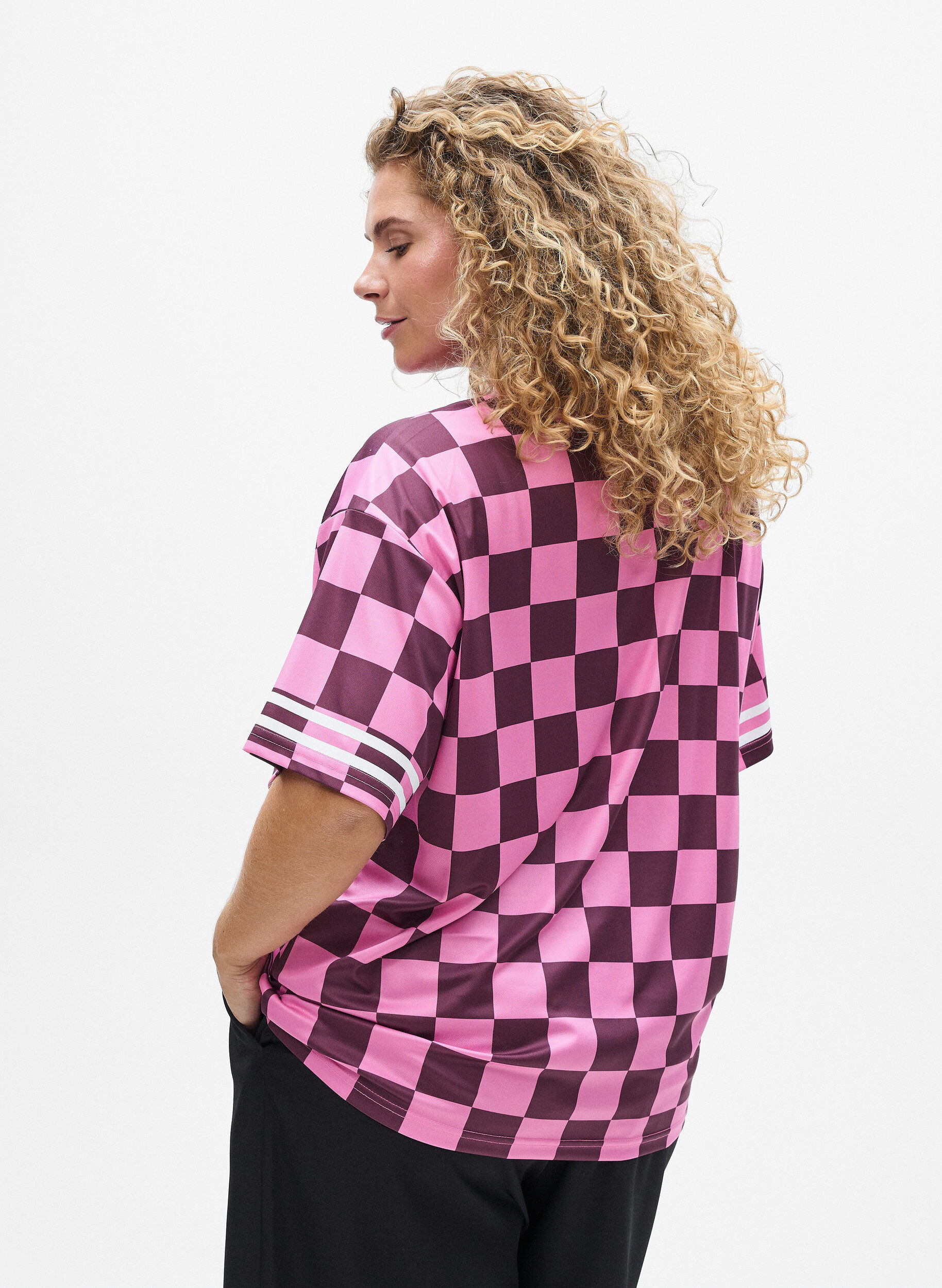 Zizzi T-shirt sport imprim&eacute; carreaux et texte, Bordeaux, Model image number 2