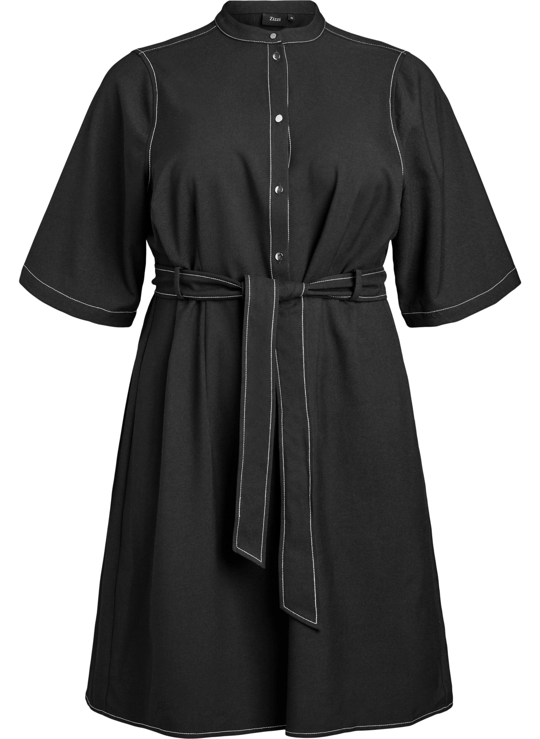 Robe chemise courte avec surpiq&ucirc;res contrastantes et ceinture &agrave; nouer