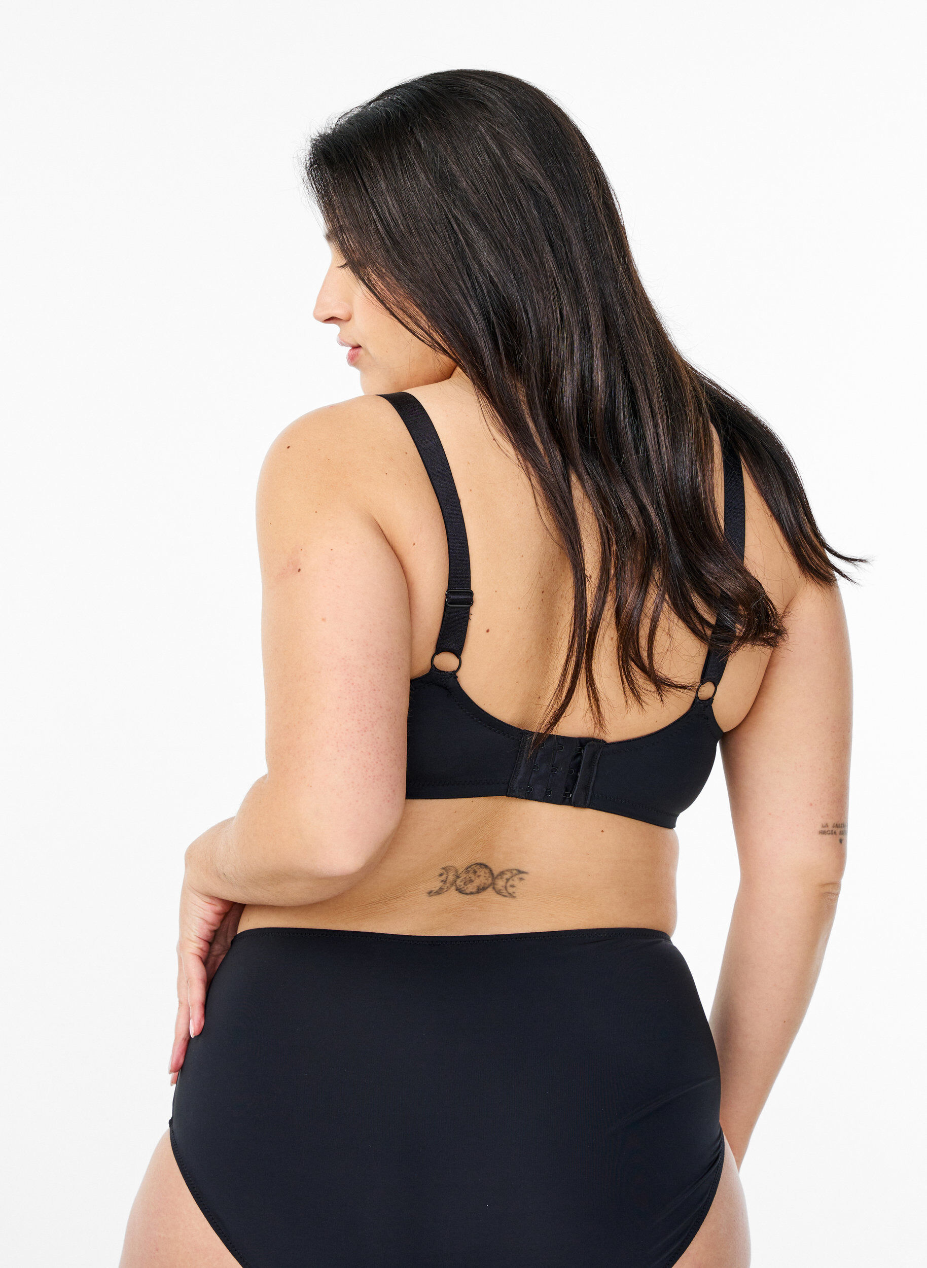 Zizzi Soutien-gorge rembourr&eacute; avec broderie florale, Noir, Model image number 1