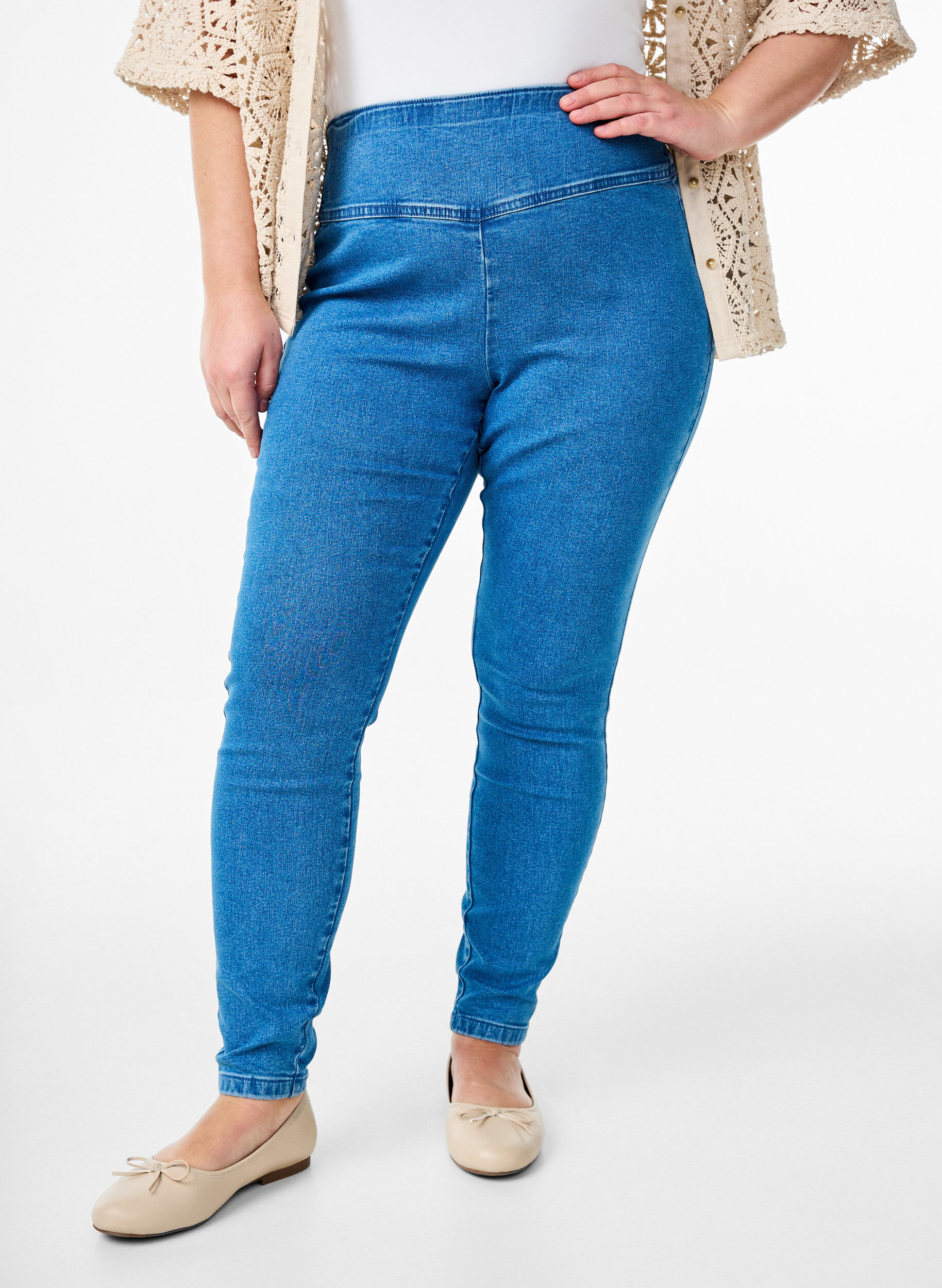 Zizzi Jeggings extensibles avec une taille haute, Bleu Clair, Model image number 2