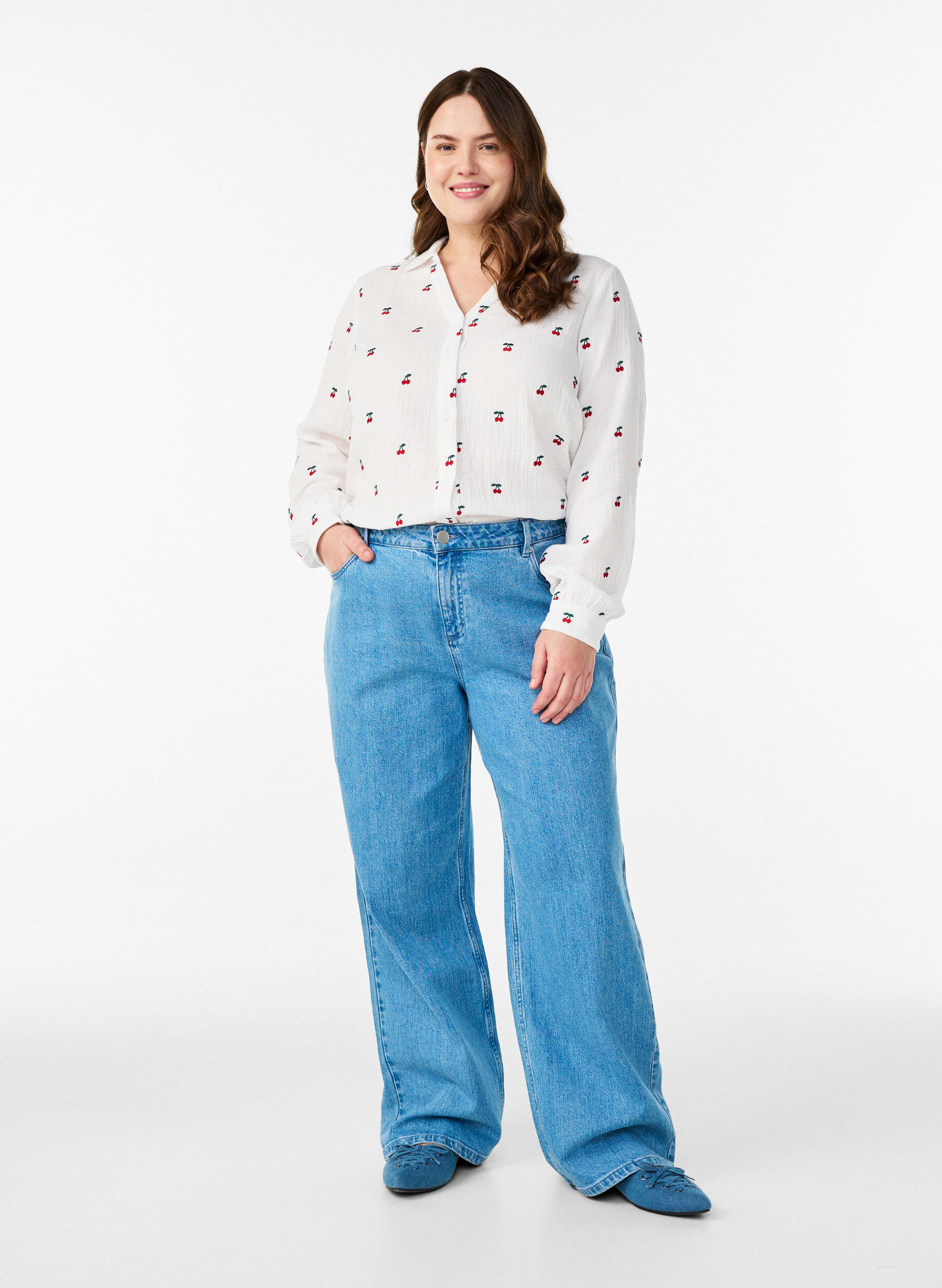 Zizzi Blouse &agrave; manches longues en mousseline de coton avec motifs brod&eacute;s, Vanille, Model image number 1