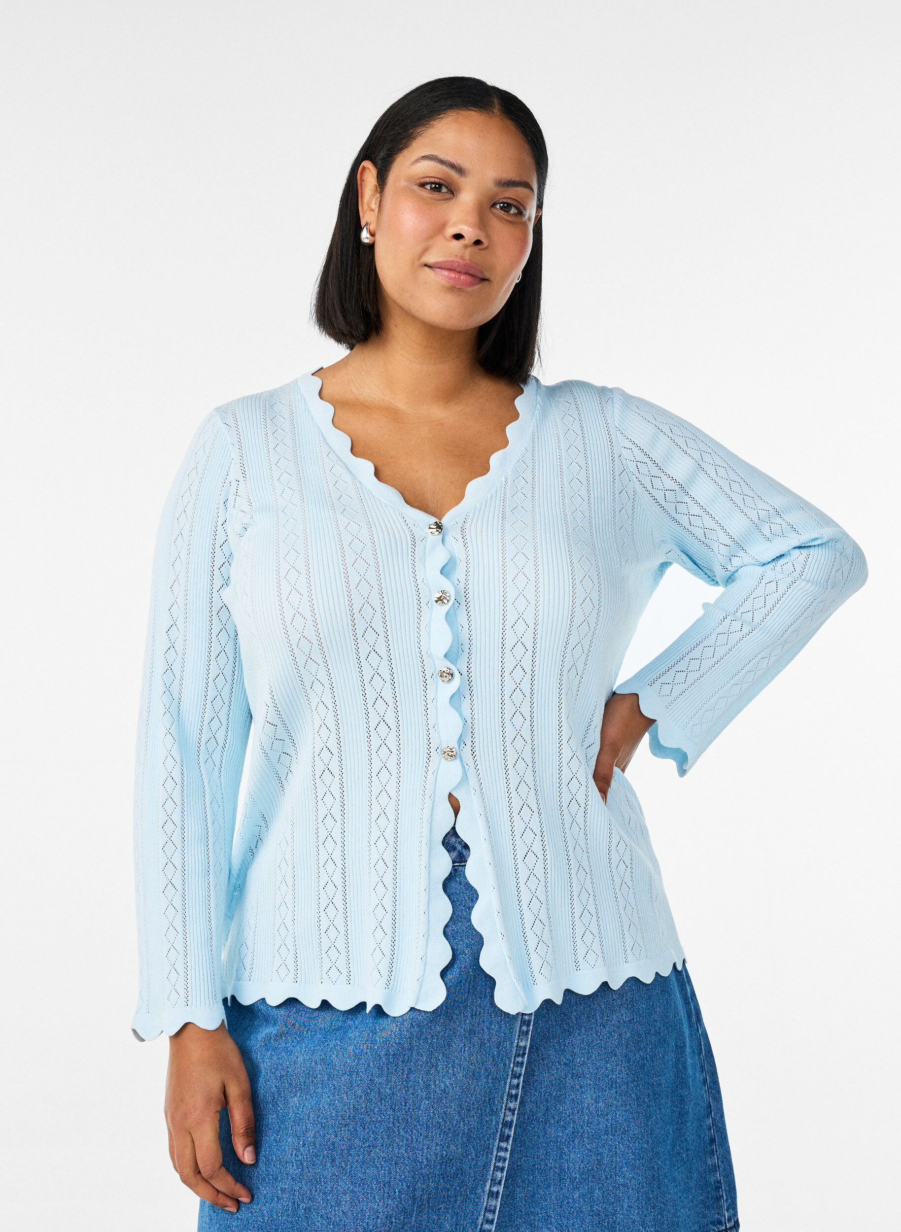 Cardigan avec broderie ajour&eacute;e et bords ondul&eacute;s, Bleu Clair, Model