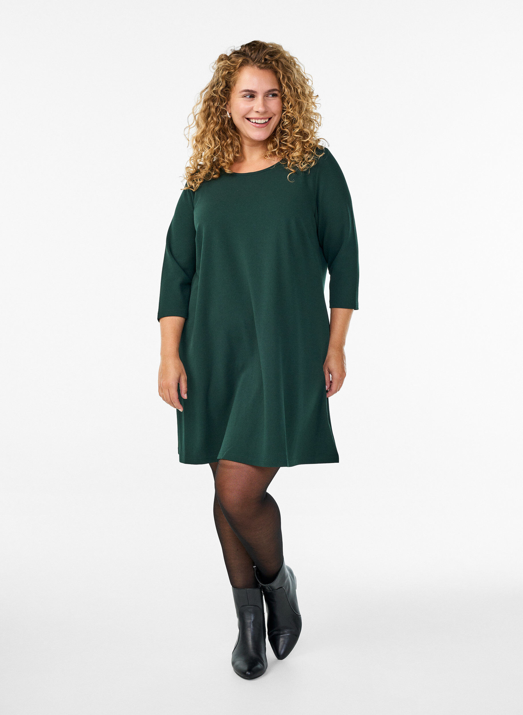 Zizzi FLASH - Robe courte &eacute;vas&eacute;e &agrave; manches 3/4, Vert fonc&eacute;, Model image number 1