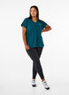 T-shirt de sport ample avec col en V, Vert fonc&eacute;, Model image number 1