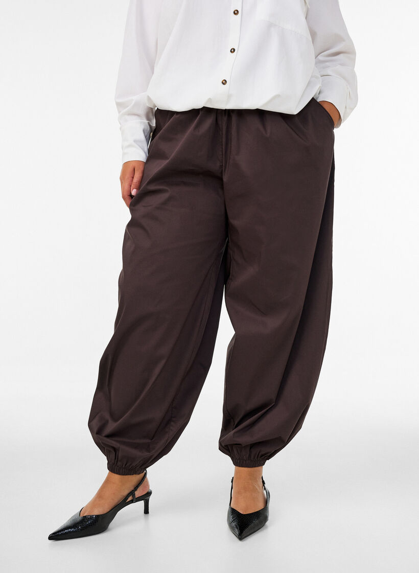 Pantalon ballon avec poches et ceinture &eacute;lastique, Marron, Model image number 2