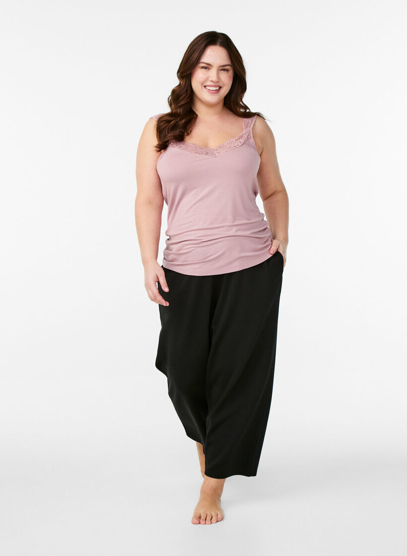 Top en viscose avec bordure en dentelle, Rose, Model image number 1