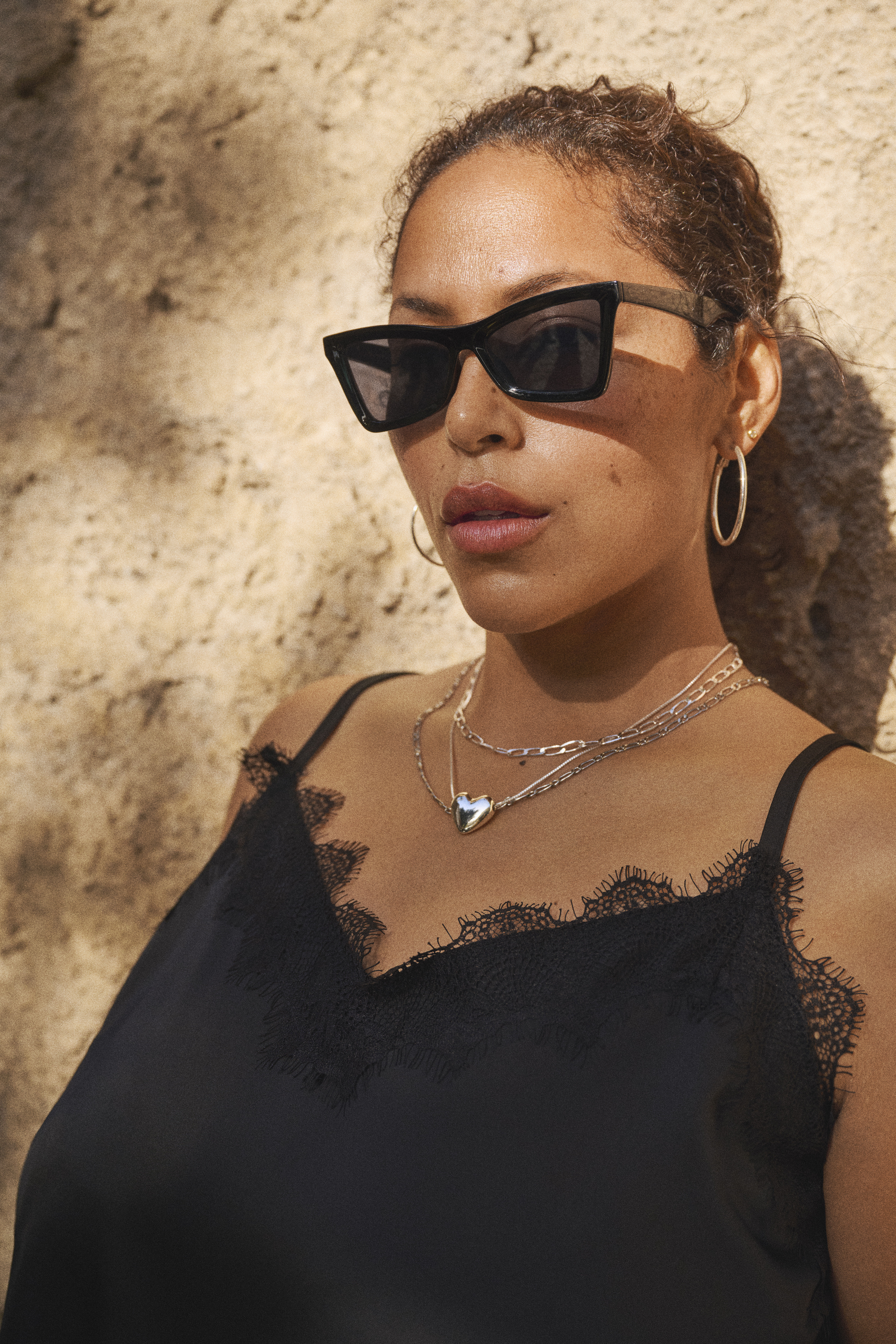 Zizzi Aspect satin&eacute; avec bordures en dentelle, , Model