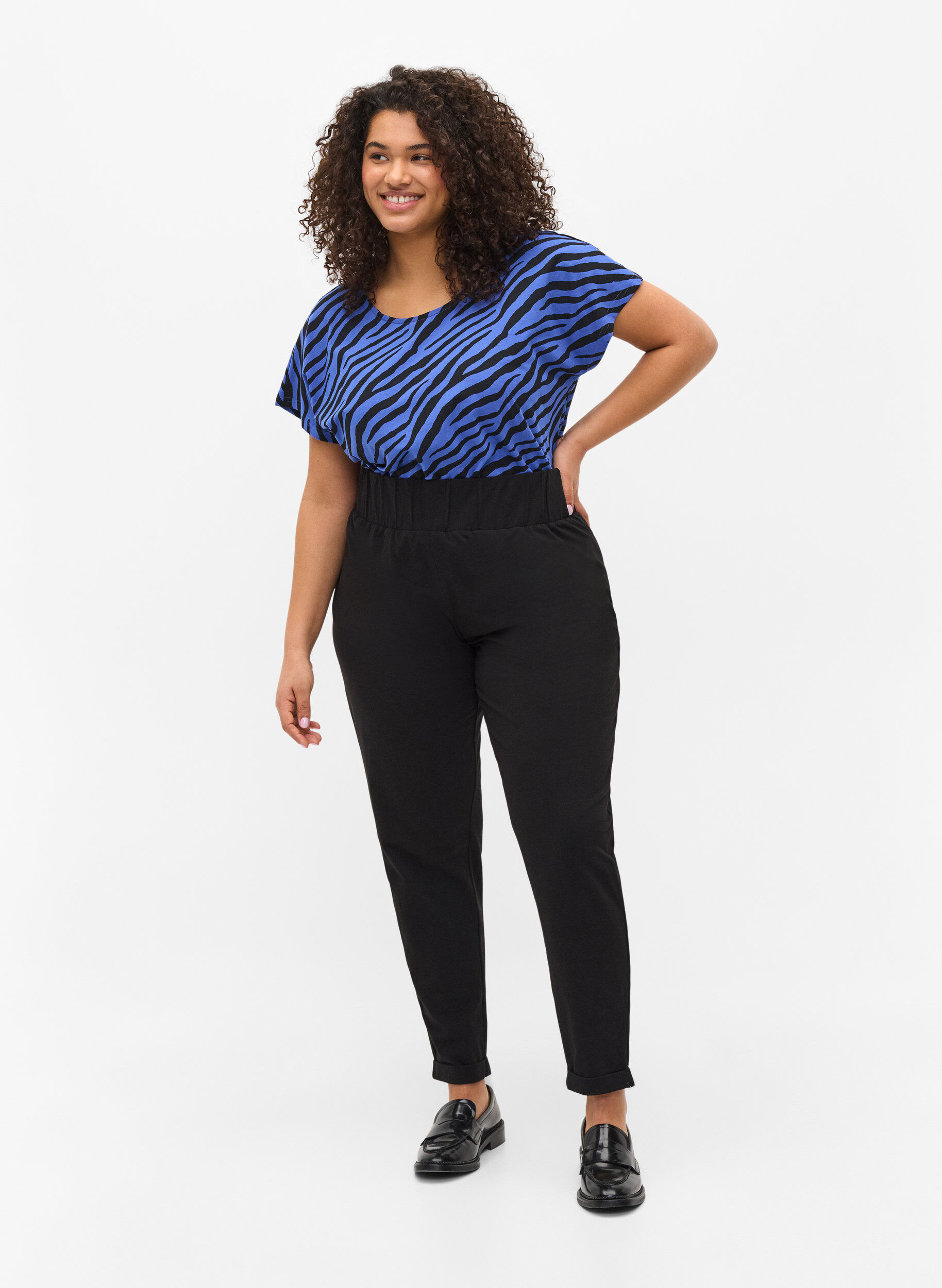 Zizzi Pantalon en coton &agrave; revers, Noir, Model image number 1