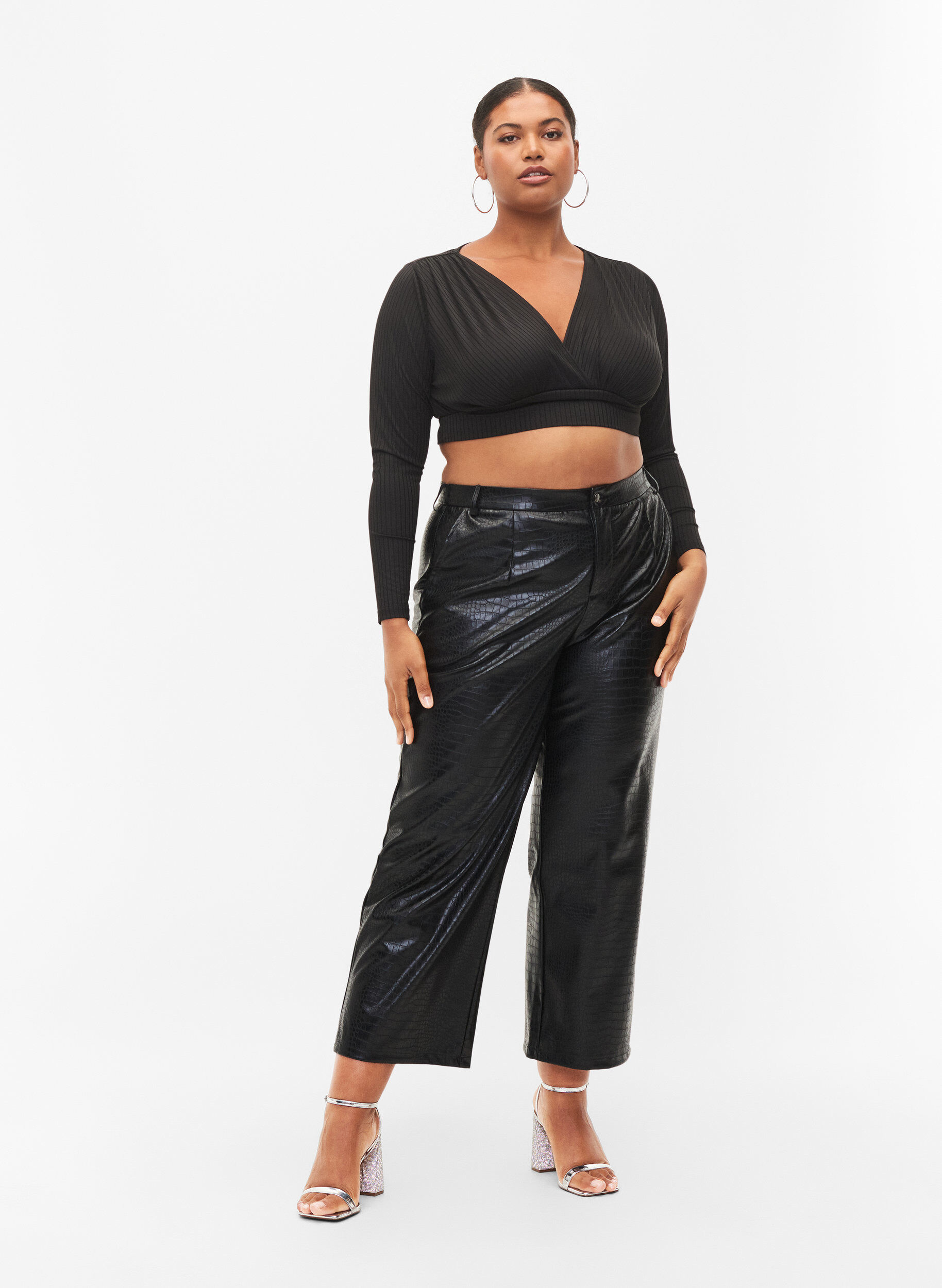Zizzi Pantalon en simili cuir avec largeur, Black, Model image number 0