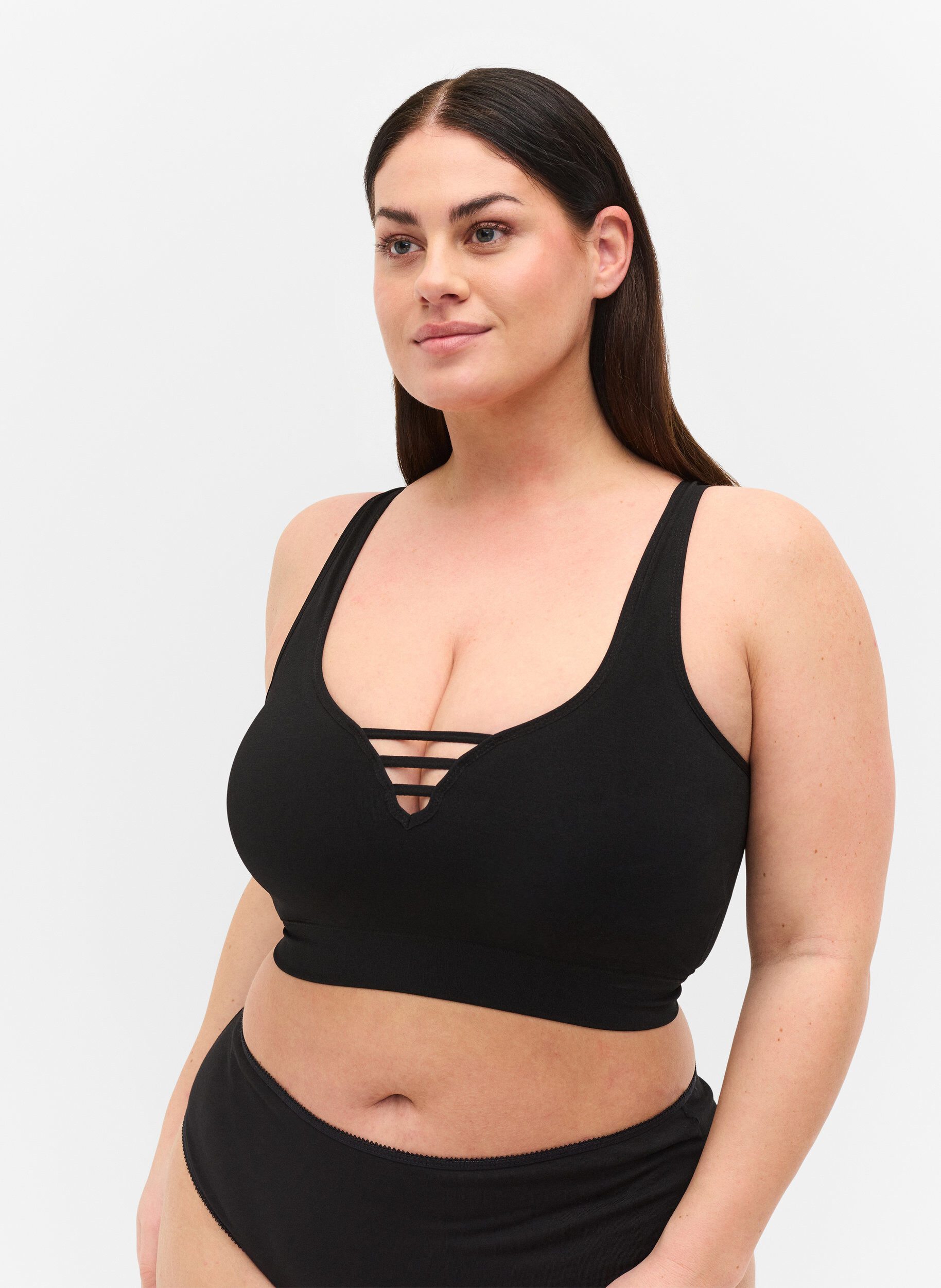Zizzi Soutien-gorge l&eacute;g&egrave;rement rembourr&eacute; avec d&eacute;tails , Black, Model image number 0