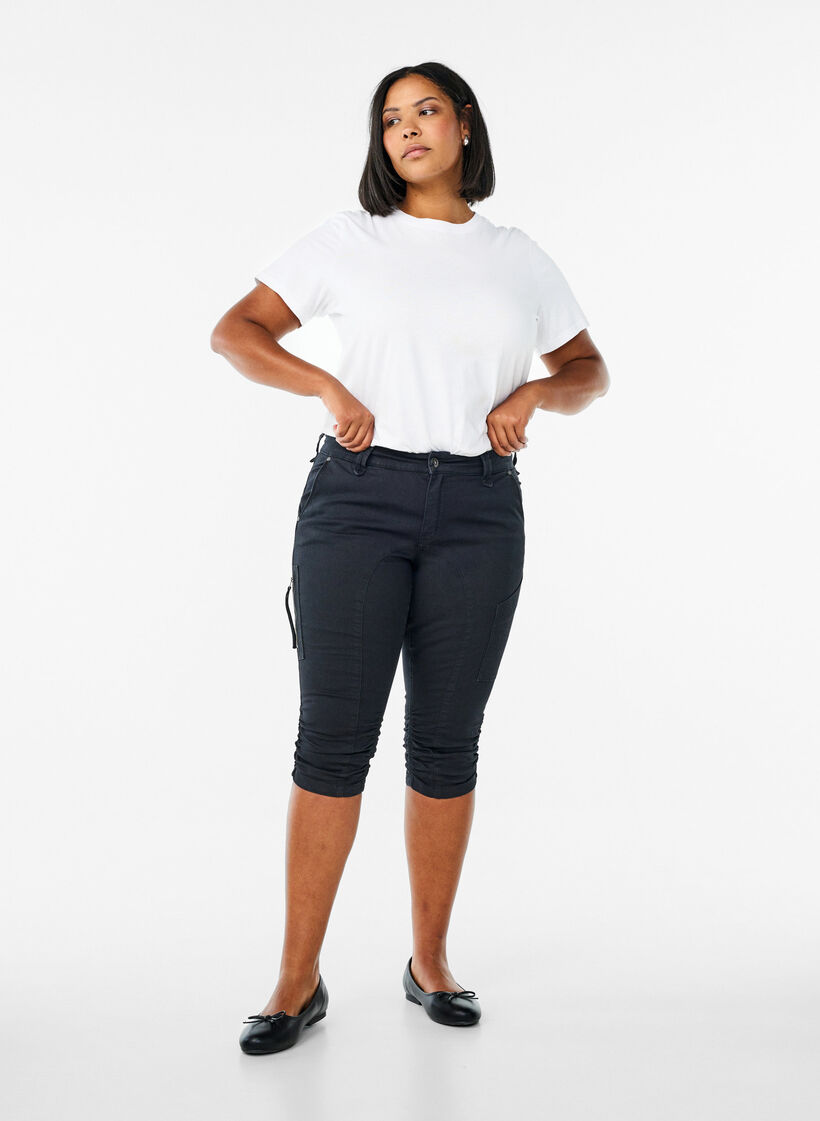 Pantacourt jean slim avec poches, Noir, Model image number 0