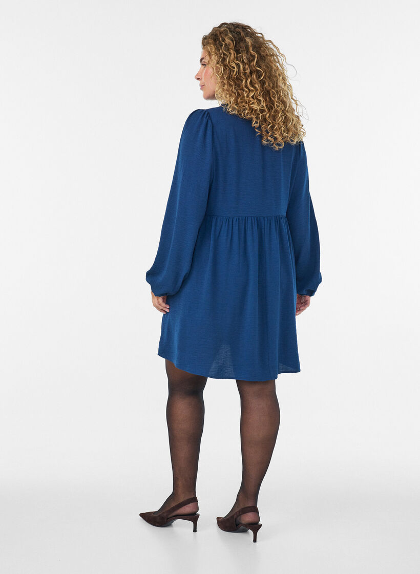 Robe coupe &eacute;vas&eacute;e avec une taille empire, Bleu, Model image number 2