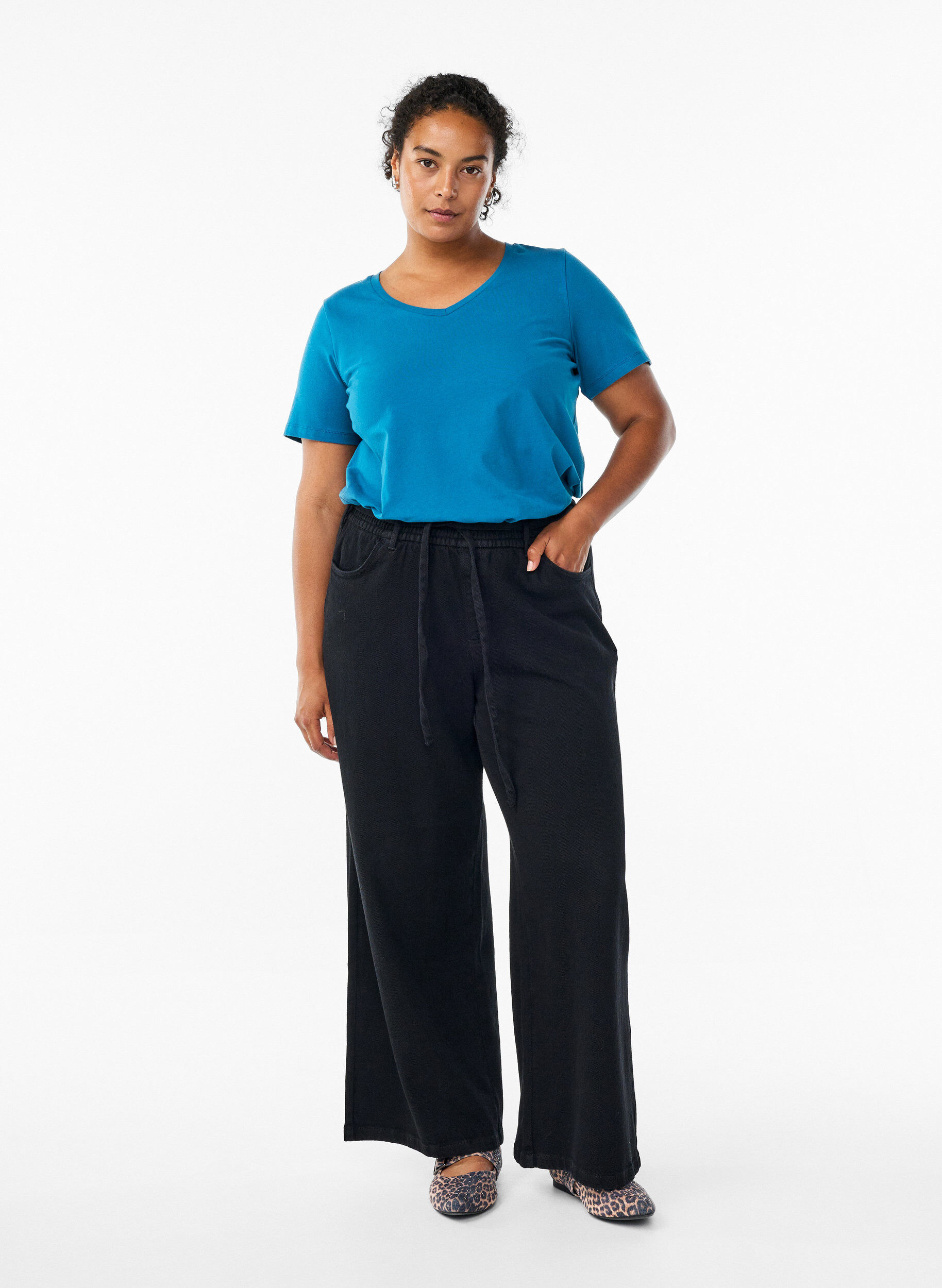 Zizzi T-shirt basic uni en coton, Bleu p&eacute;trole, Model image number 1