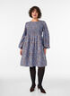 Robe smock&eacute;e en viscose &agrave; imprim&eacute; int&eacute;gral, Bleu Clair, Model image number 1