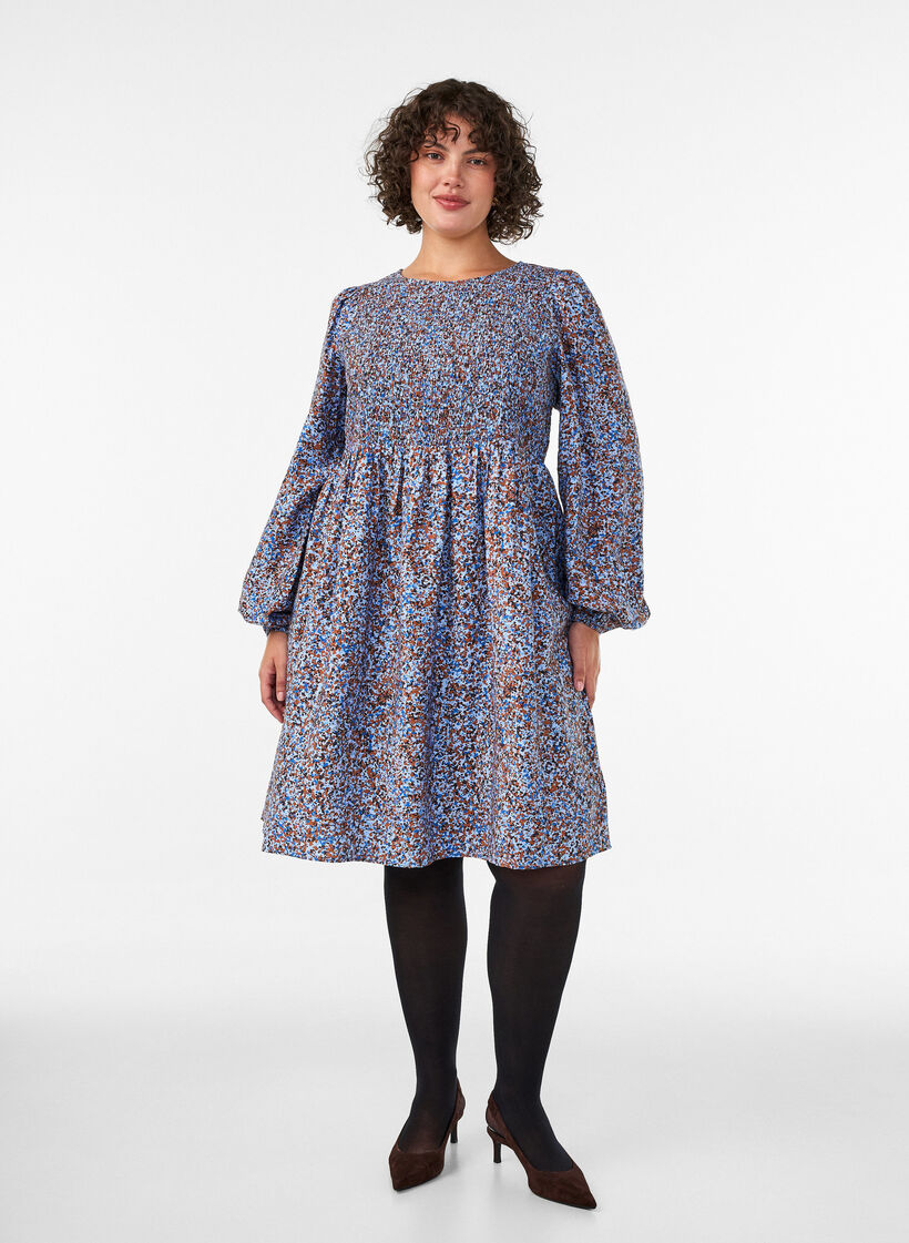 Robe smock&eacute;e en viscose &agrave; imprim&eacute; int&eacute;gral, Bleu Clair, Model image number 1