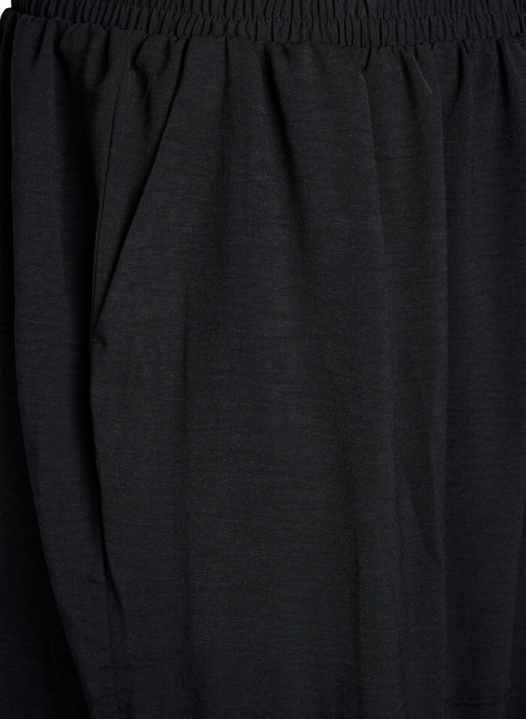 Zizzi Pantalon harem avec poches cargo et taille &eacute;lastiqu&eacute;e, Noir, Packshot image number 2