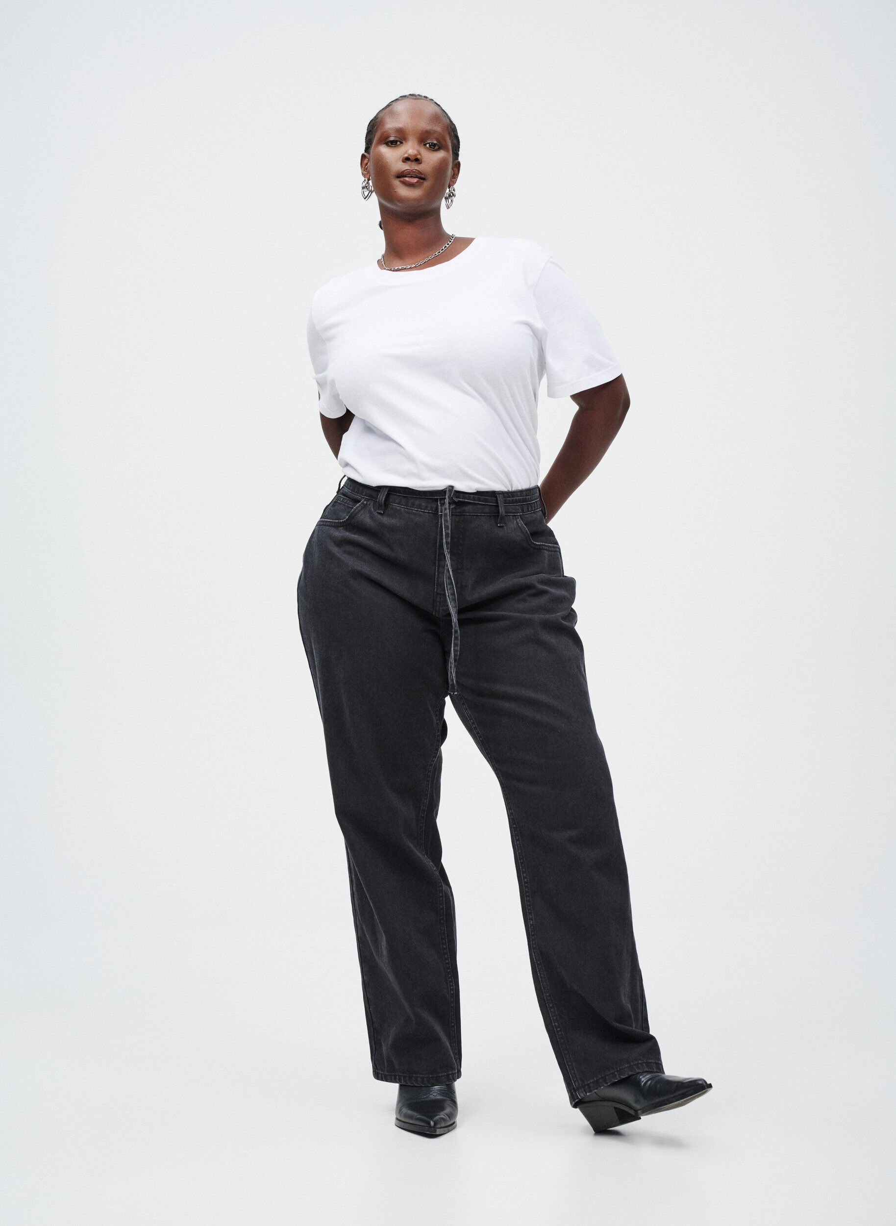 Zizzi Jean &agrave; coupe droite et &agrave; ceinture &agrave; nouer, Noir, Image image number 0