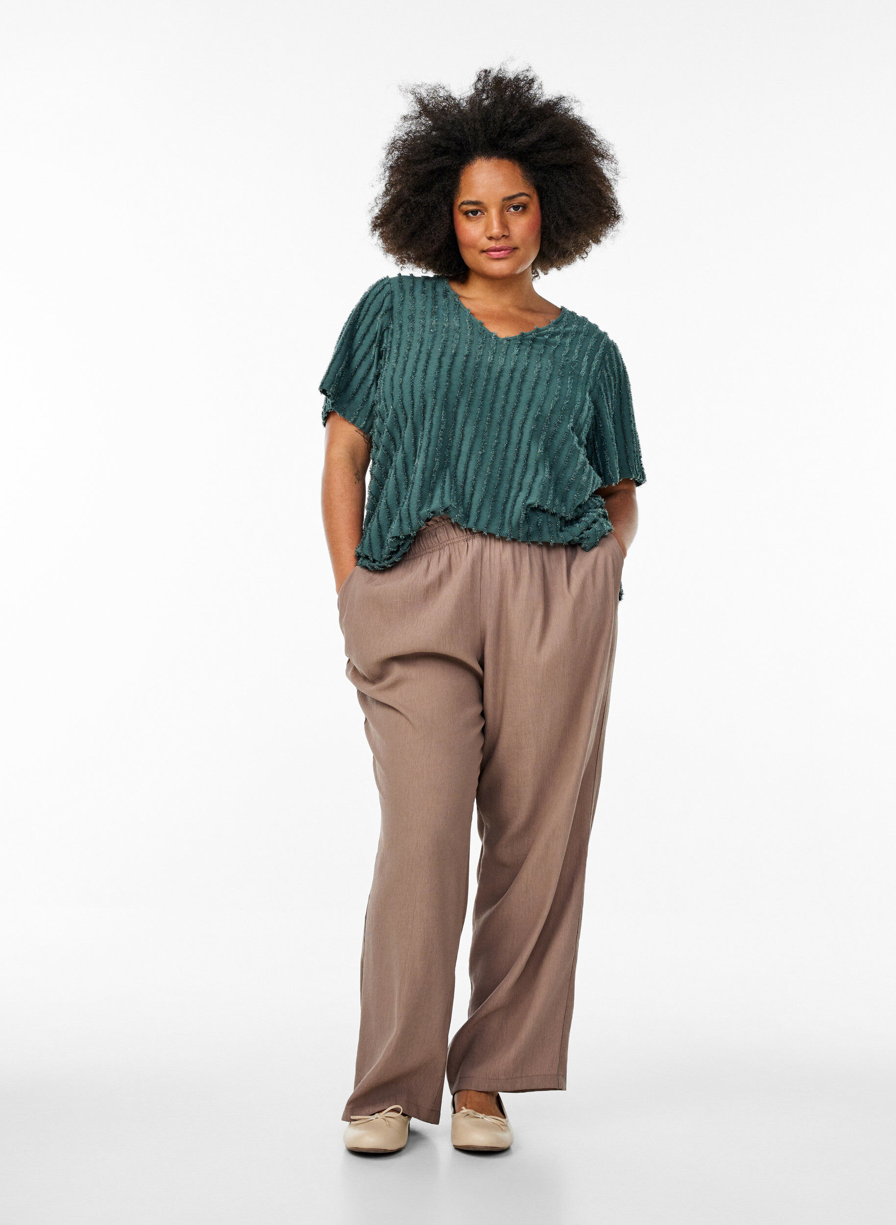 Zizzi Chemisier &agrave; manches courtes et &agrave; texture ray&eacute;e, Vert, Model image number 1