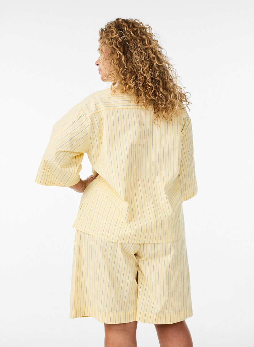 Short ample taille haute &agrave; rayures, Jaune clair, Model image number 2