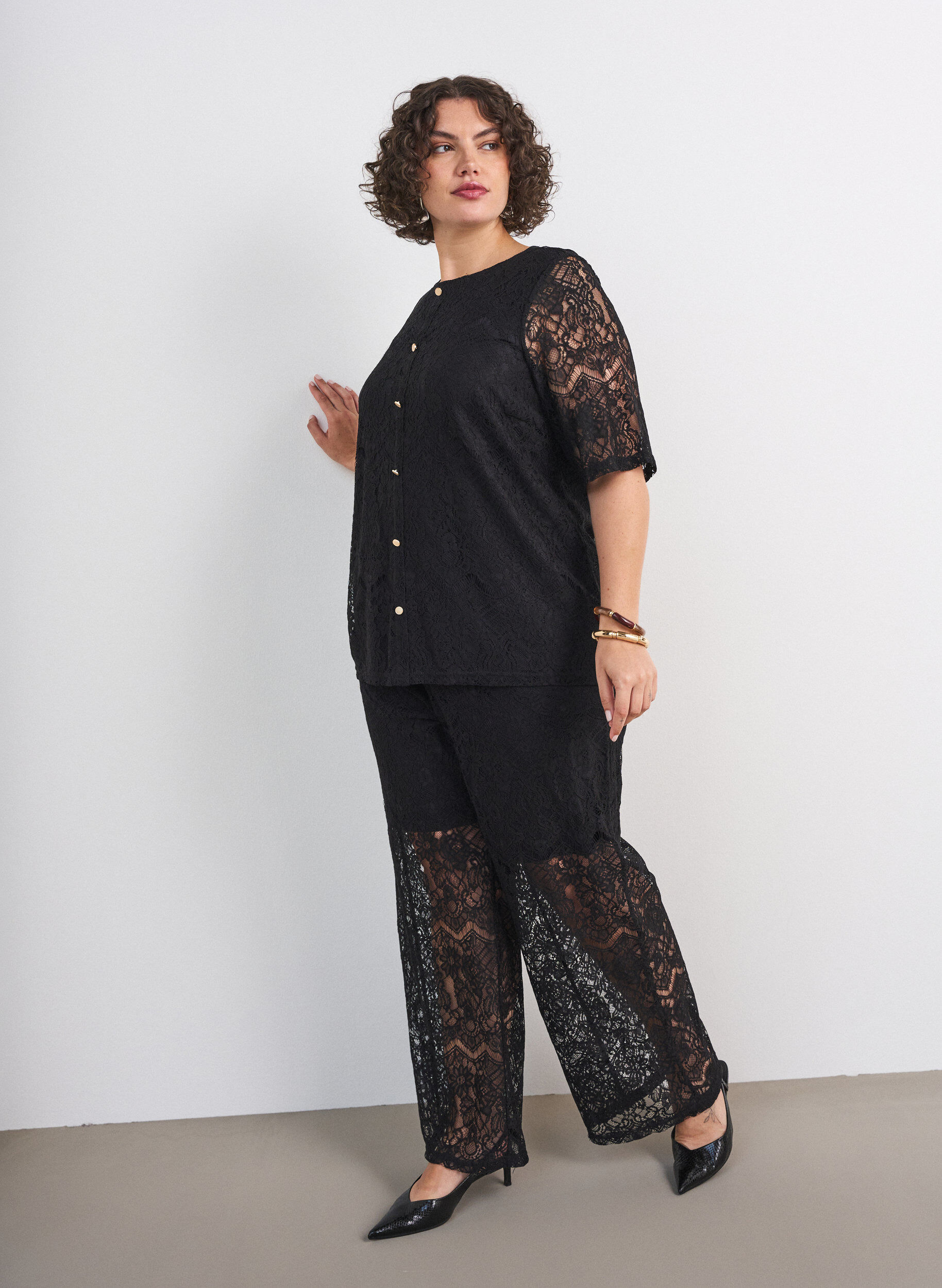 ZizziPantalon droit en dentelle avec short int&eacute;rieur, Noir, Model image number 0