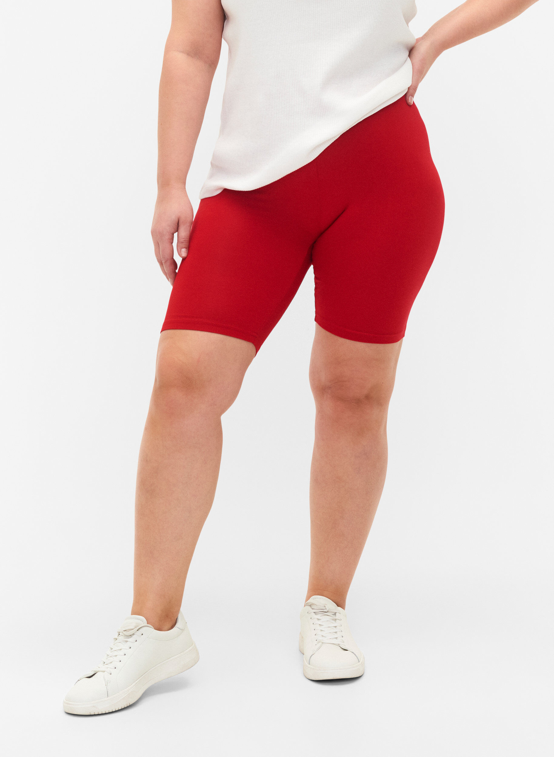 Zizzi Short cycliste de base de couleur unie, Rouge, Model image number 0