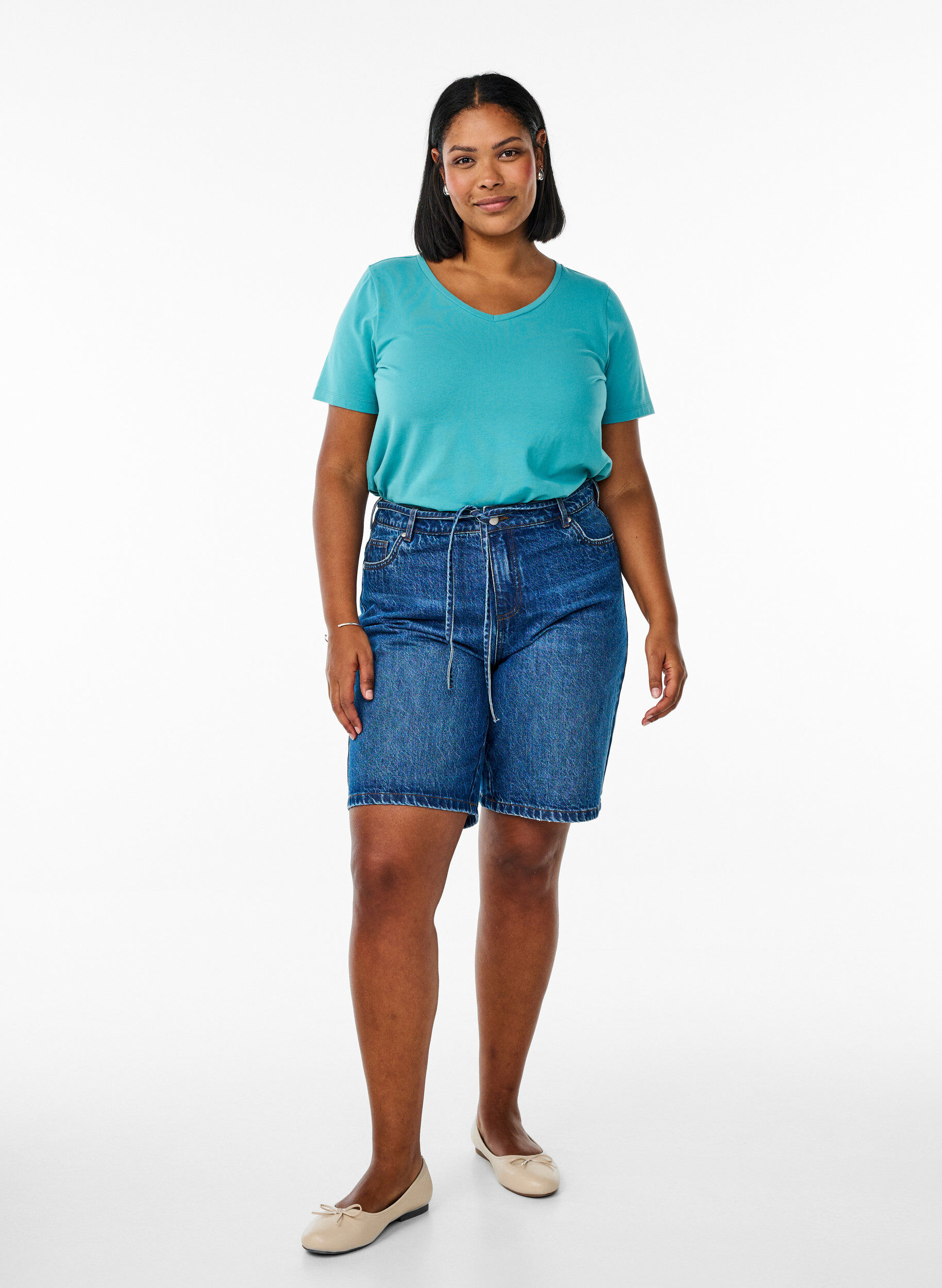 Zizzi T-shirt basique en coton de couleur unie, Bleu, Model image number 1