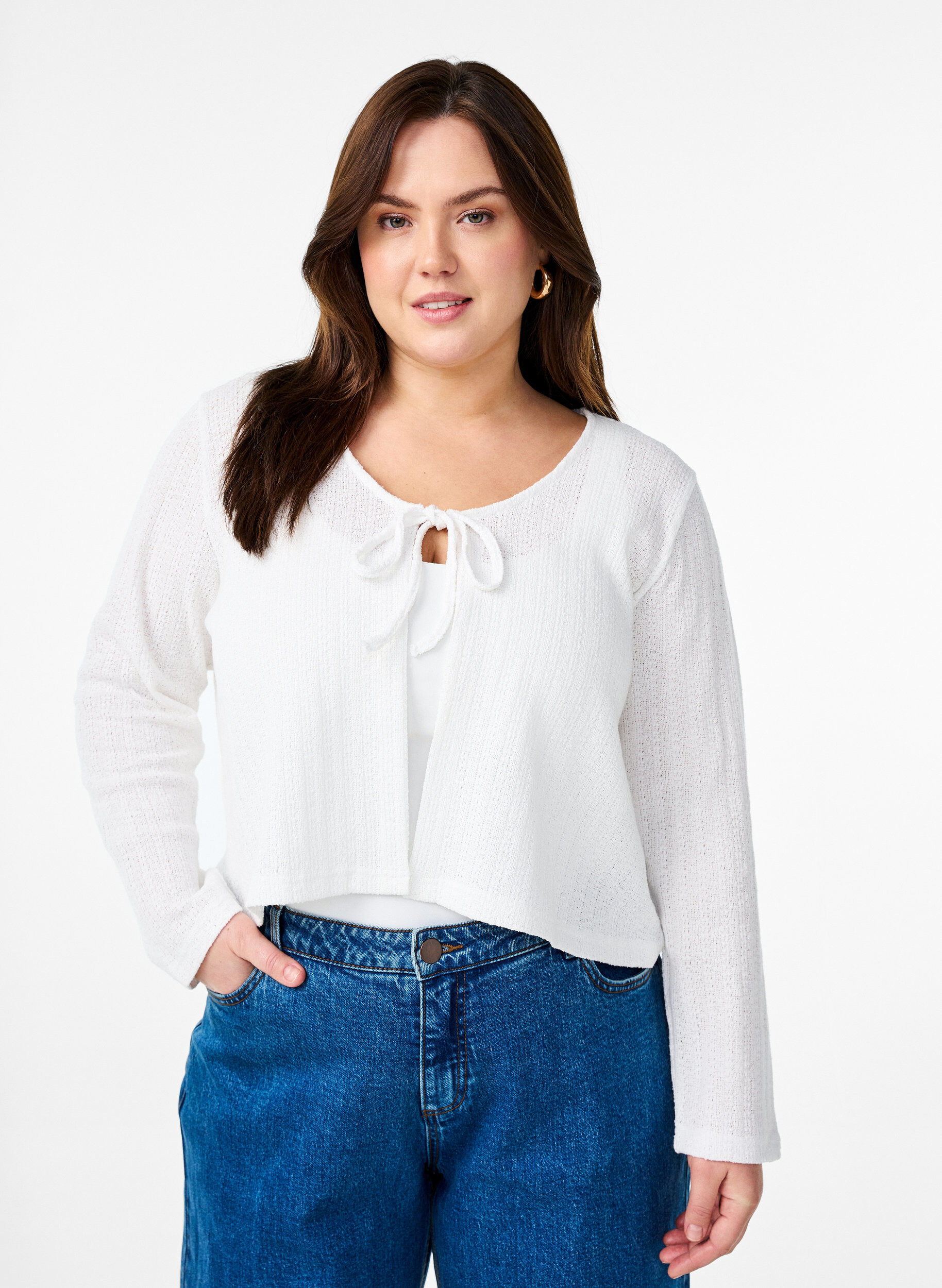 Zizzi Cardigan en jersey textur&eacute; avec lien &agrave; nouer devant, Blanc, Model image number 0