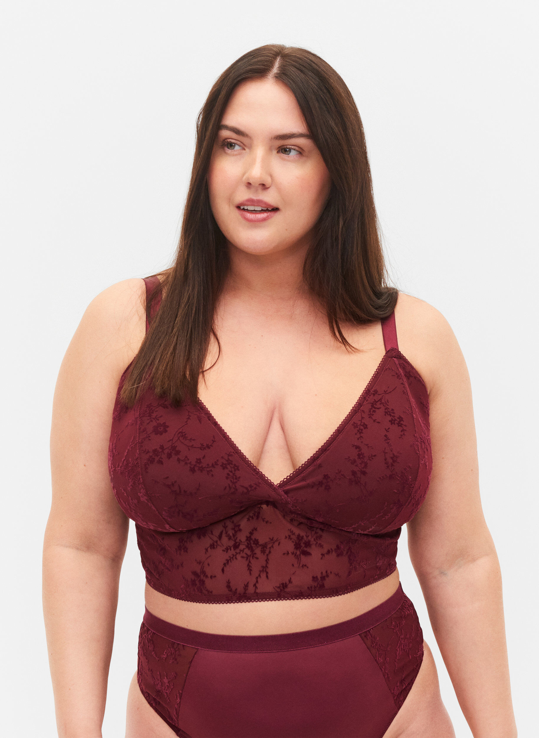 Zizzi Soutien-gorge en dentelle l&eacute;g&egrave;rement rembourr&eacute;, Bordeaux Ass, Model image number 0