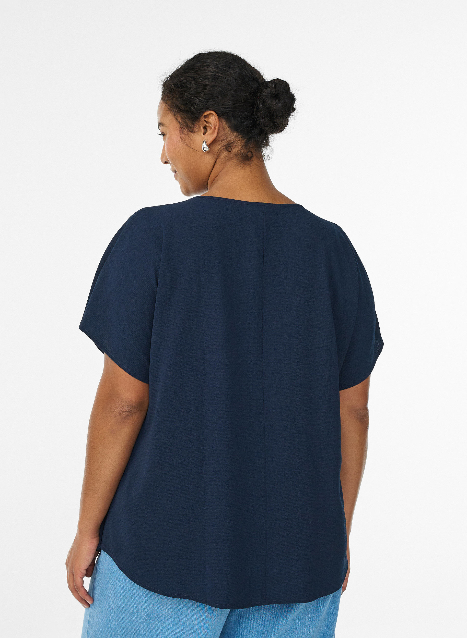 Zizzi Blouse &agrave; manches courtes et encolure ronde, Bleu, Model image number 2