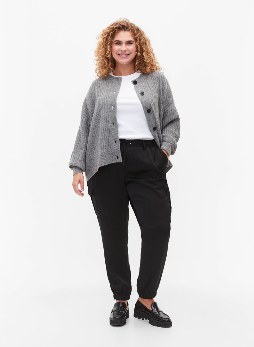 Pantalons de cargaison en satin, Black, Model image number 0